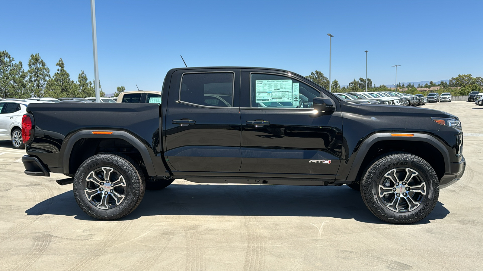 2024 GMC Canyon 4WD AT4 7