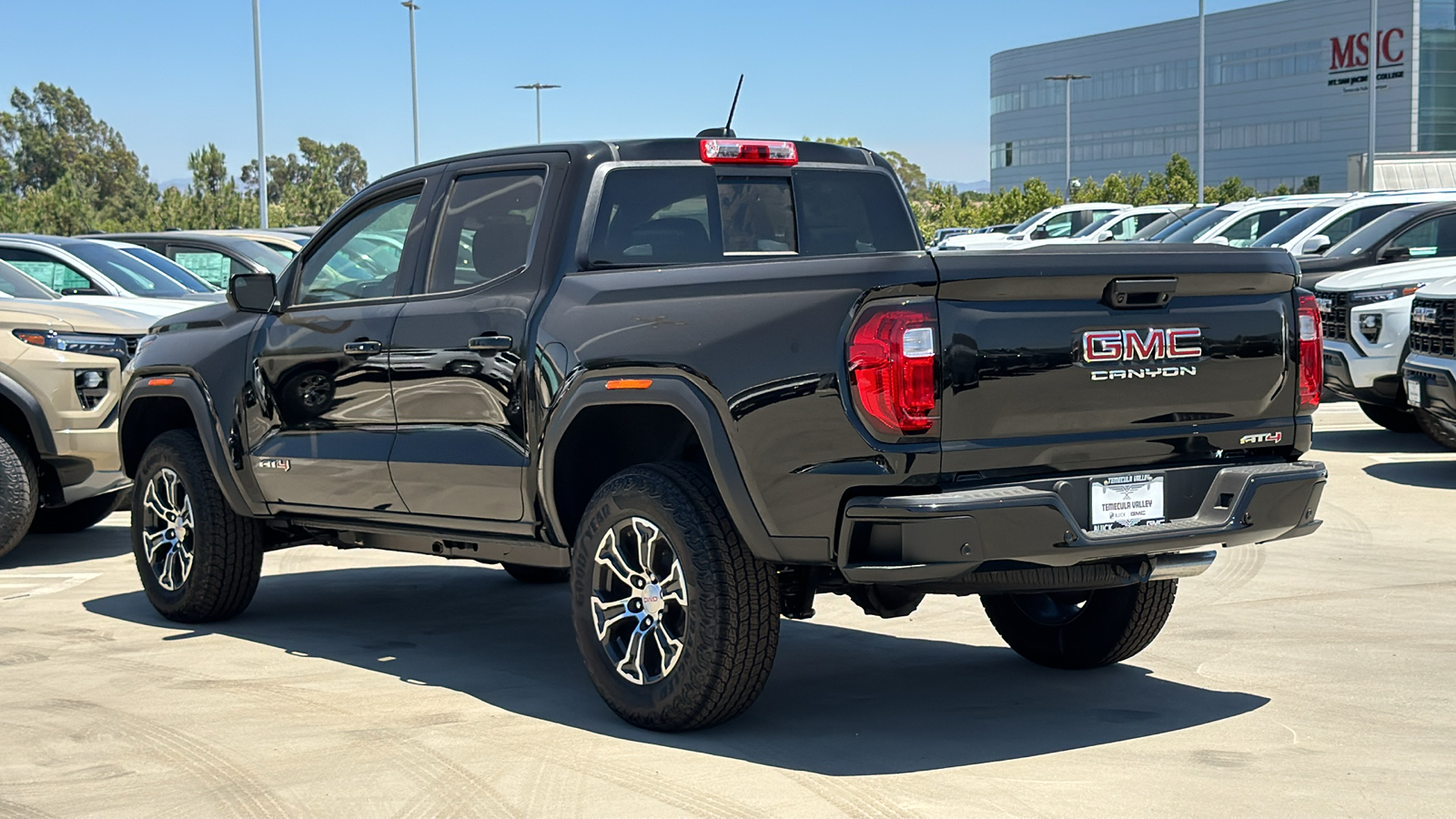 2024 GMC Canyon 4WD AT4 8