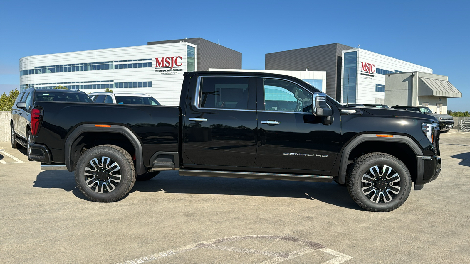 2024 GMC Sierra 2500HD 4WD Crew Cab Standard Bed Denali Ultimate 9