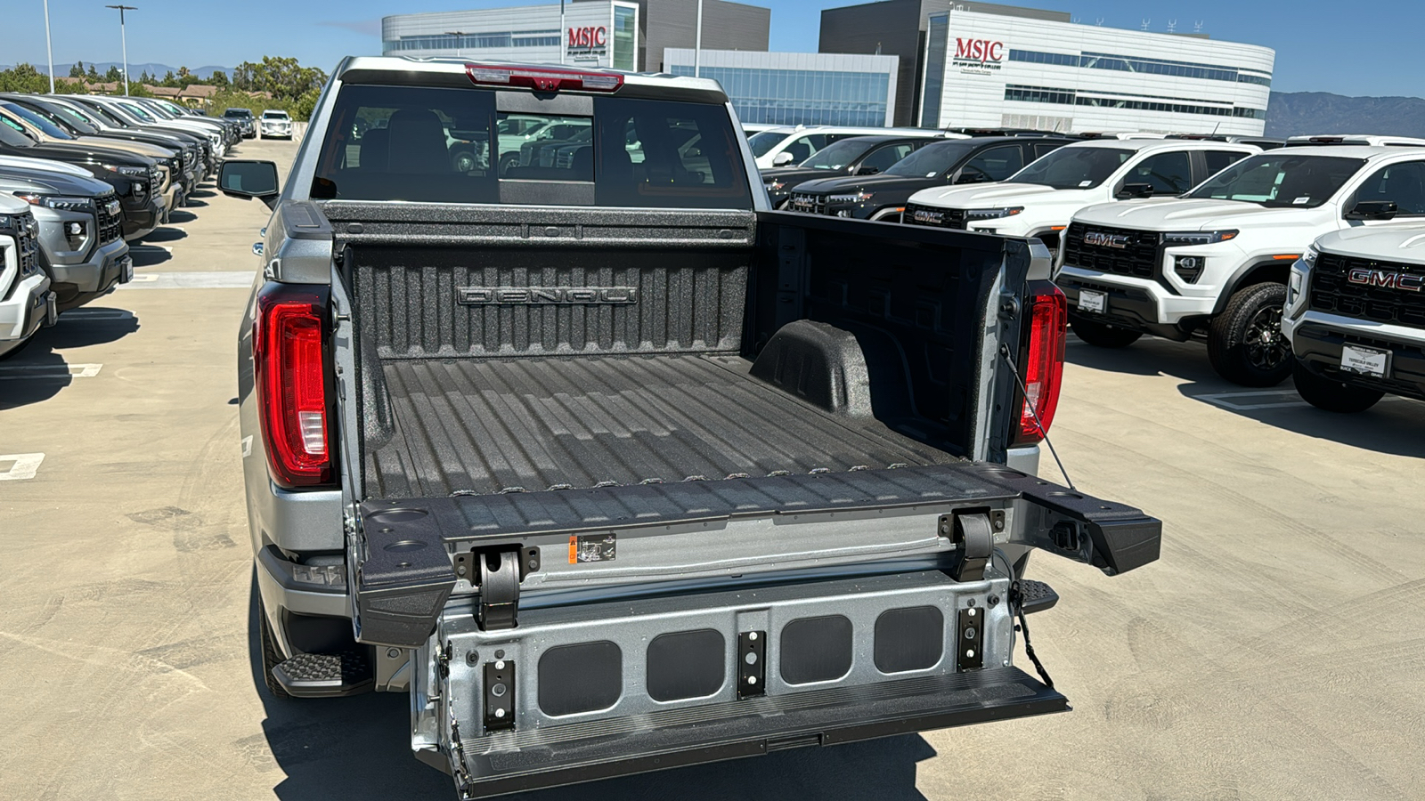 2024 GMC Sierra 1500 4WD Crew Cab Short Box Denali 13