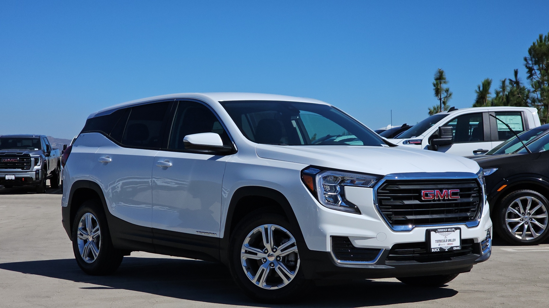 2024 GMC Terrain FWD SLE 2