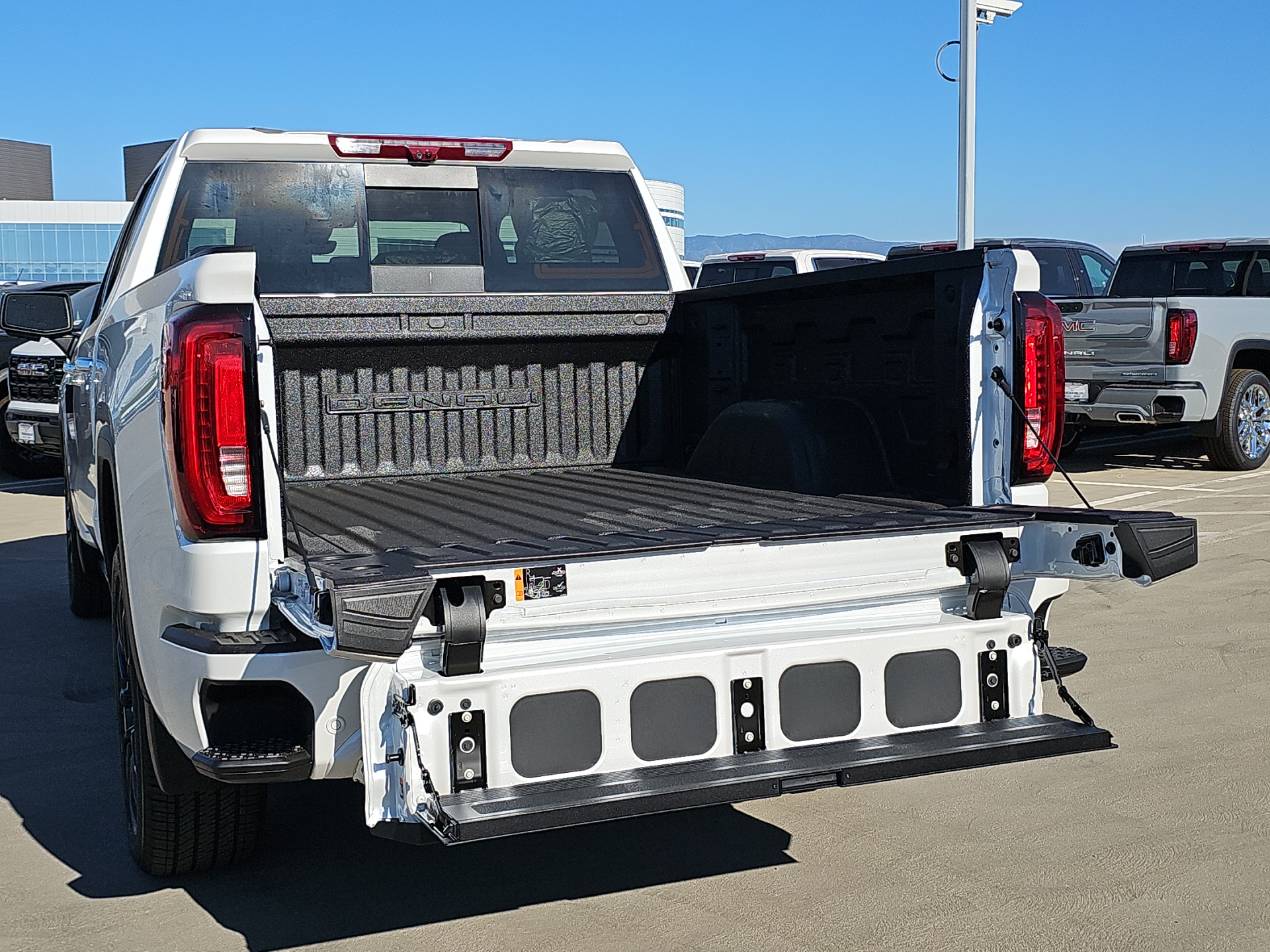 2024 GMC Sierra 1500 4WD Crew Cab Short Box Denali 10