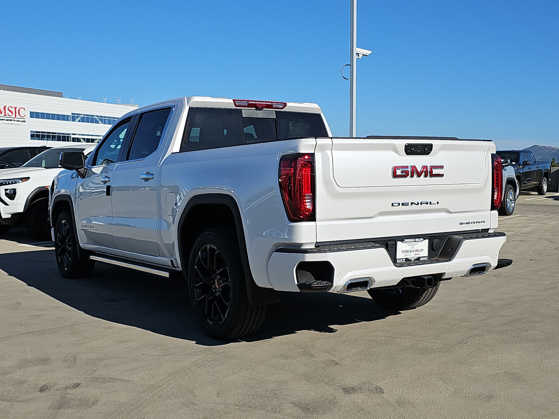 2024 GMC Sierra 1500 4WD Crew Cab Short Box Denali 21