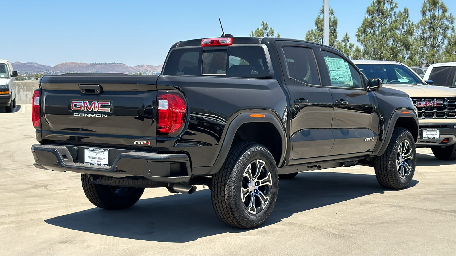 2024 GMC Canyon 4WD AT4 10