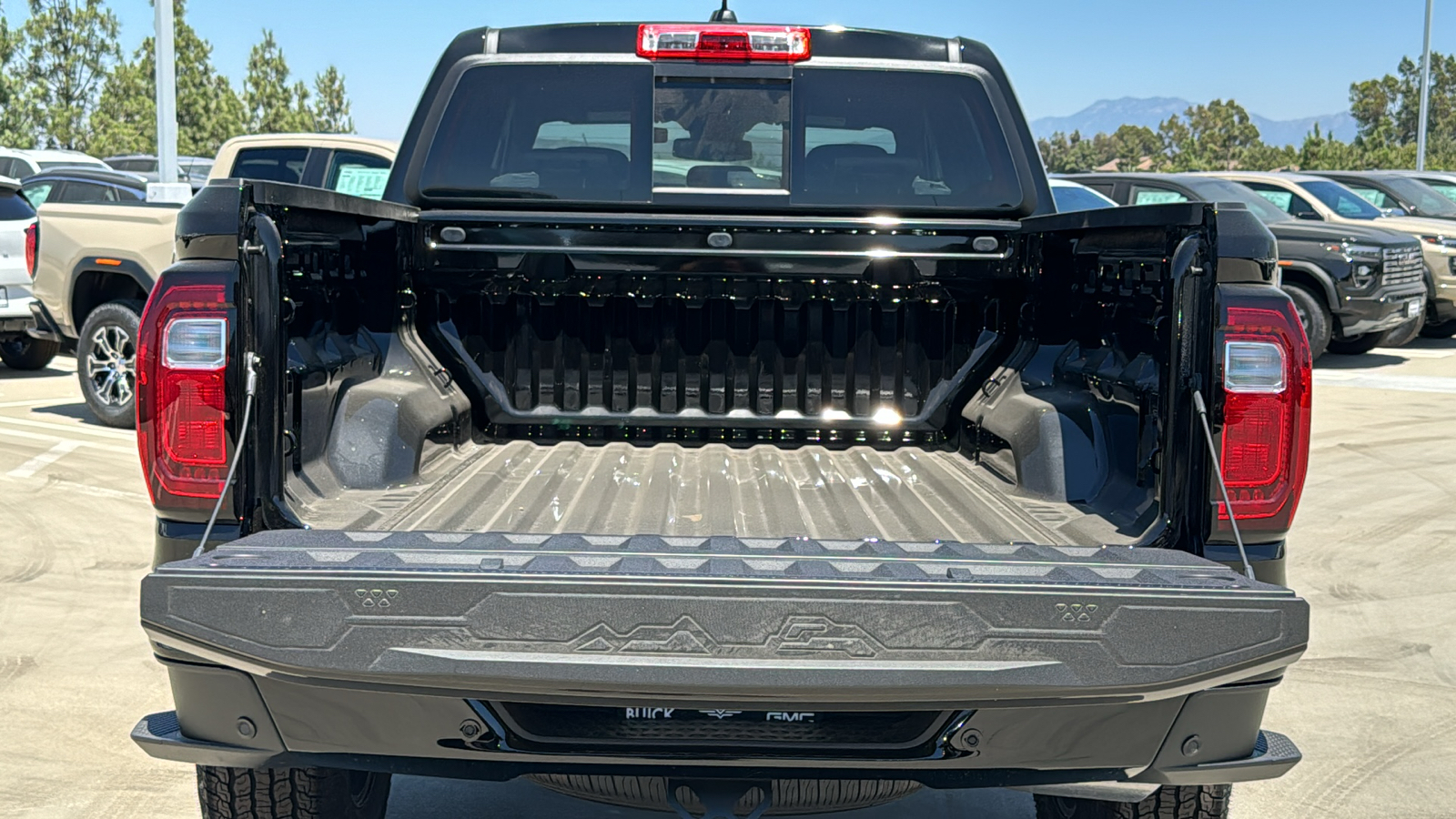 2024 GMC Canyon 4WD AT4 12