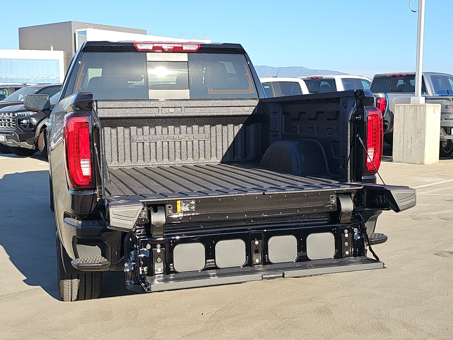 2024 GMC Sierra 1500 4WD Crew Cab Short Box Denali 9