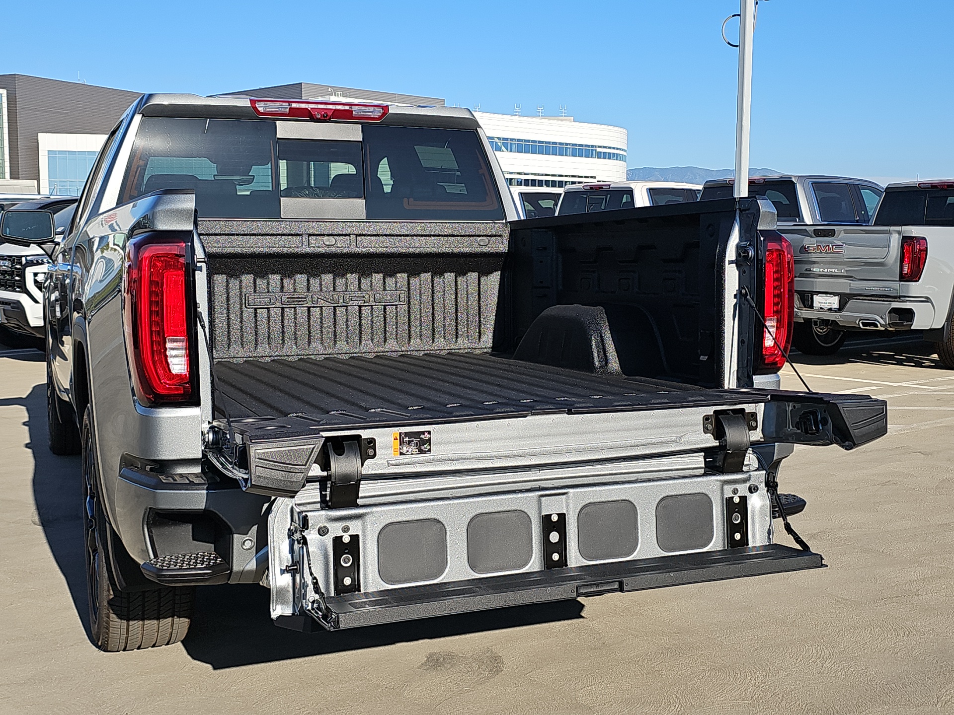 2024 GMC Sierra 1500 4WD Crew Cab Short Box Denali 9