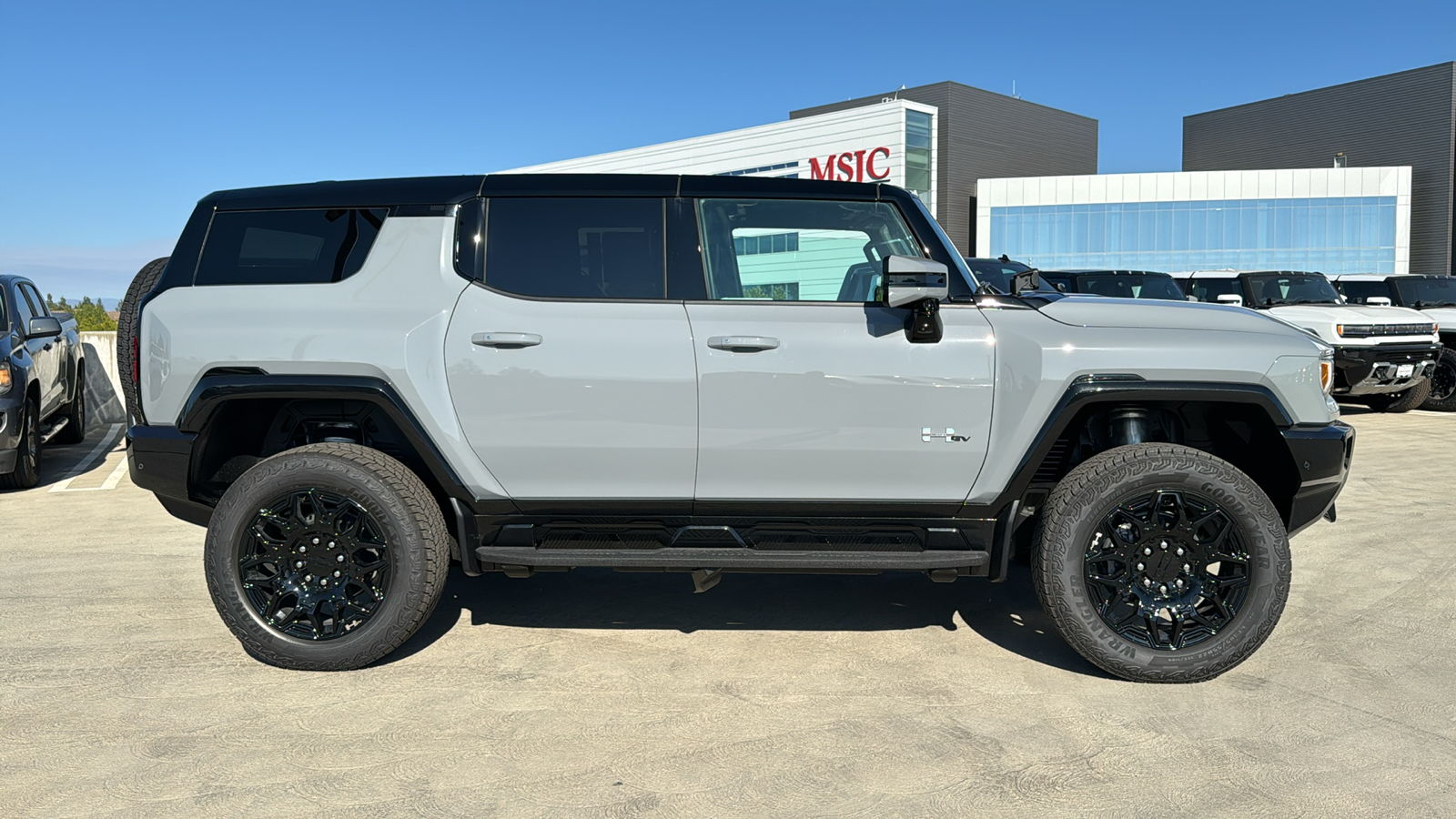 2024 GMC HUMMER EV SUV 2X 9