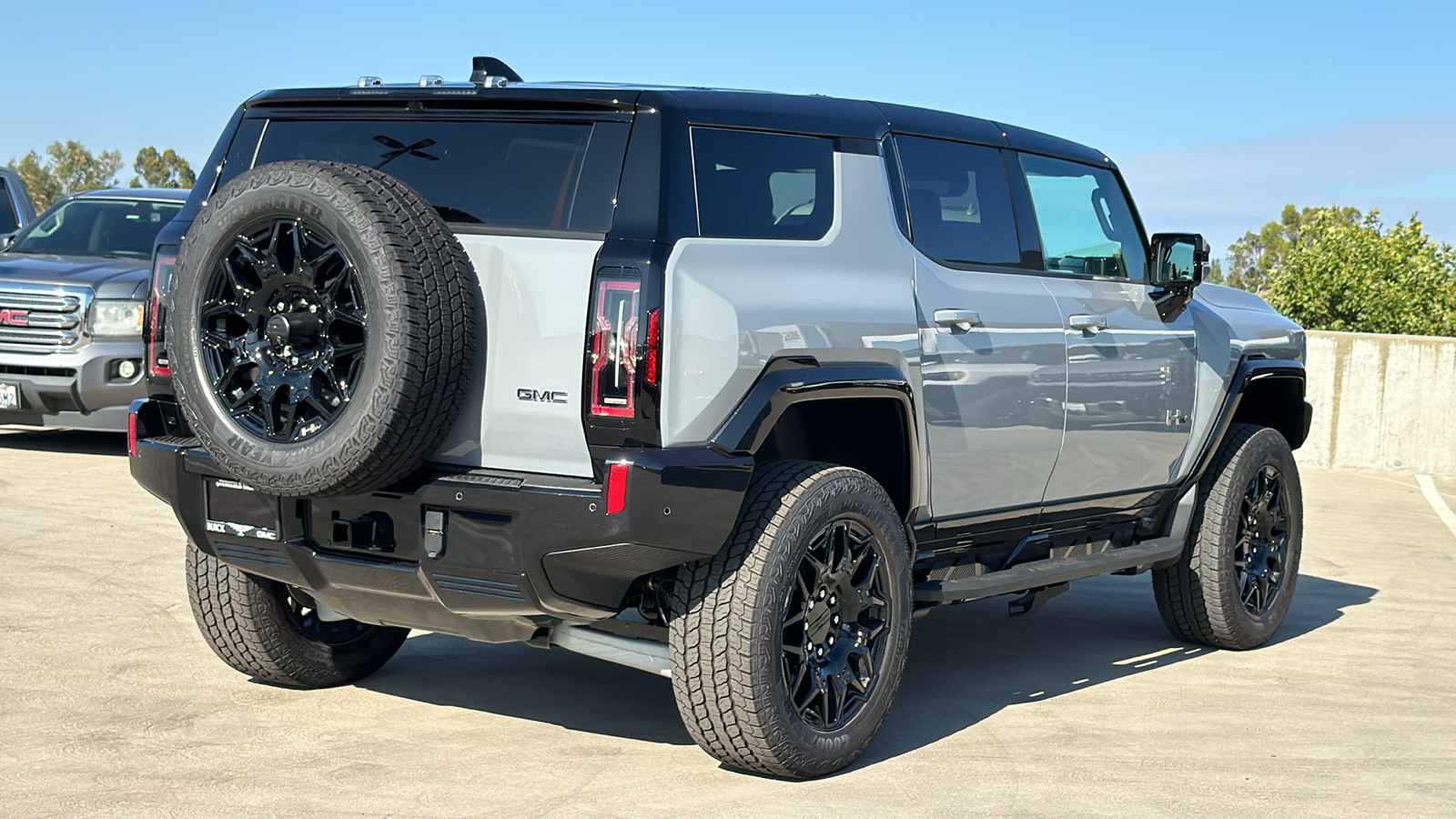 2024 GMC HUMMER EV SUV 2X 12