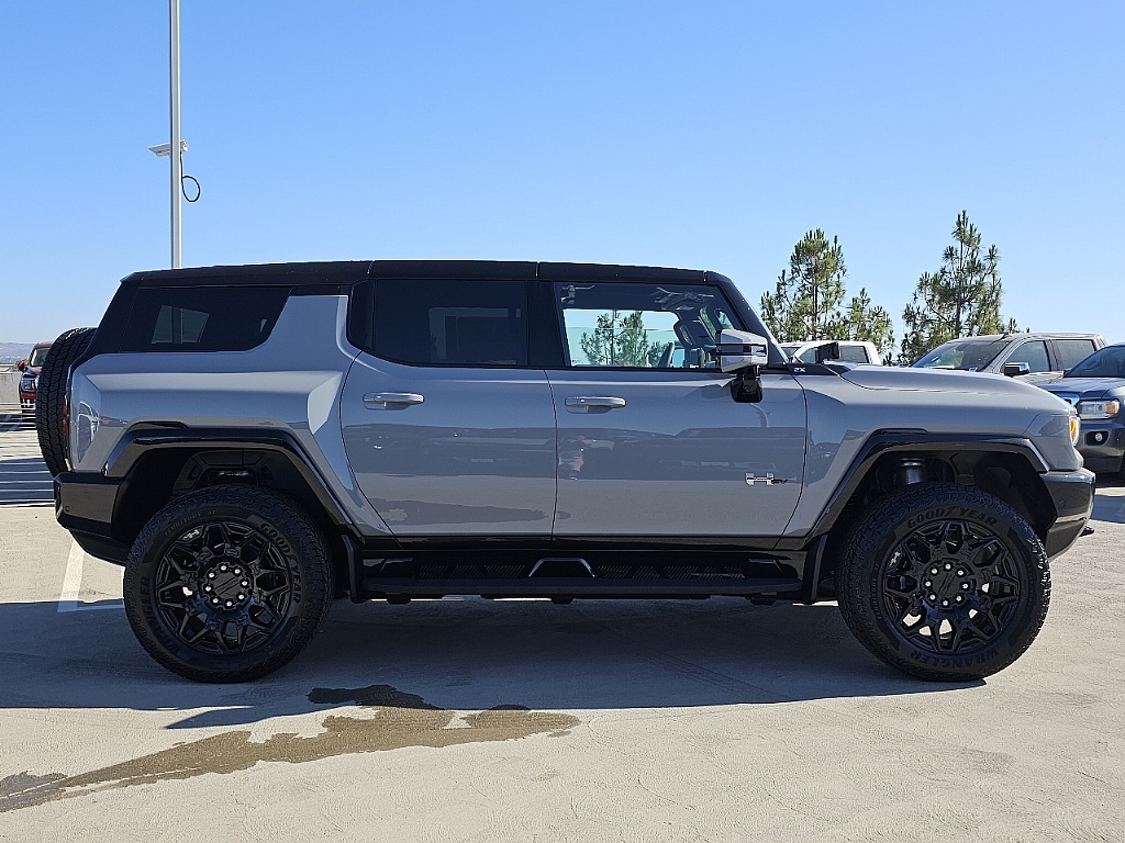 2024 GMC HUMMER EV SUV 2X 18