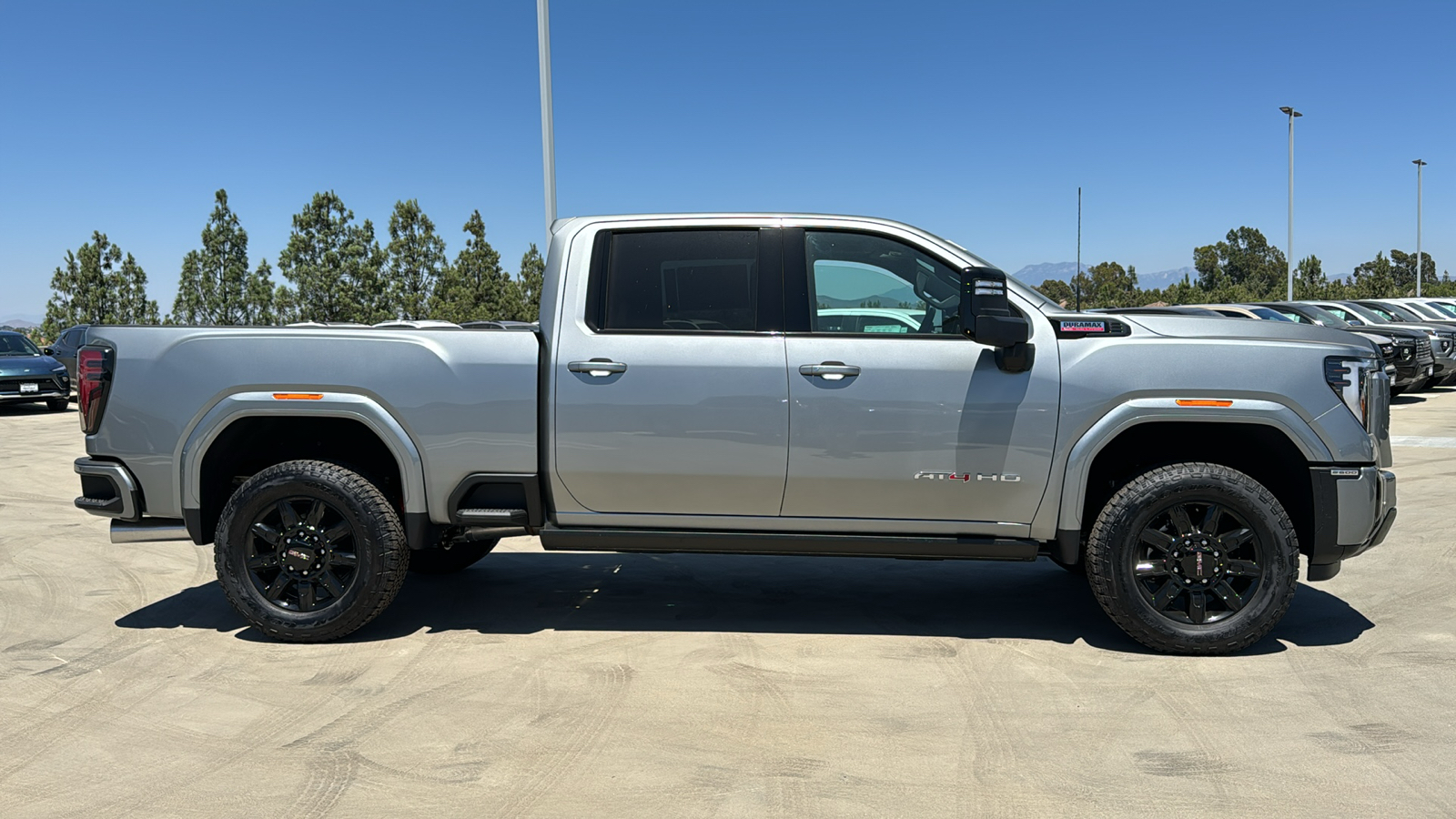 2024 GMC Sierra 2500HD 4WD Crew Cab Standard Bed AT4 9