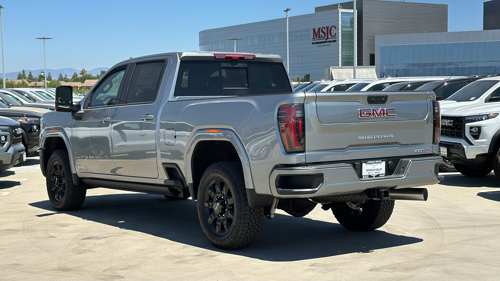 2024 GMC Sierra 2500HD 4WD Crew Cab Standard Bed AT4 10