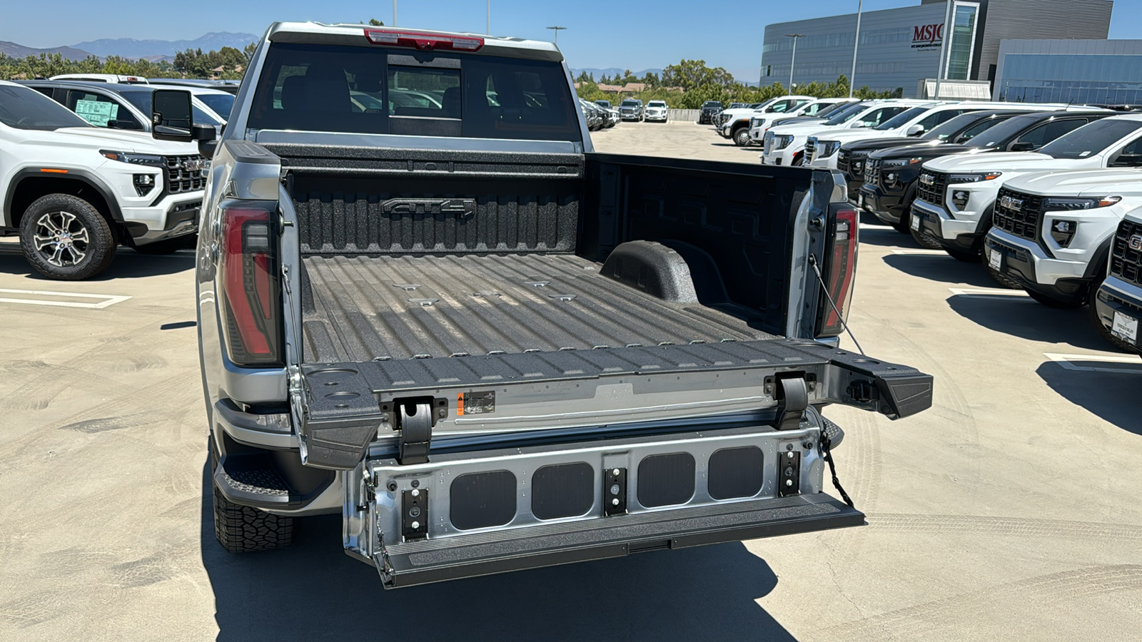 2024 GMC Sierra 2500HD 4WD Crew Cab Standard Bed AT4 14