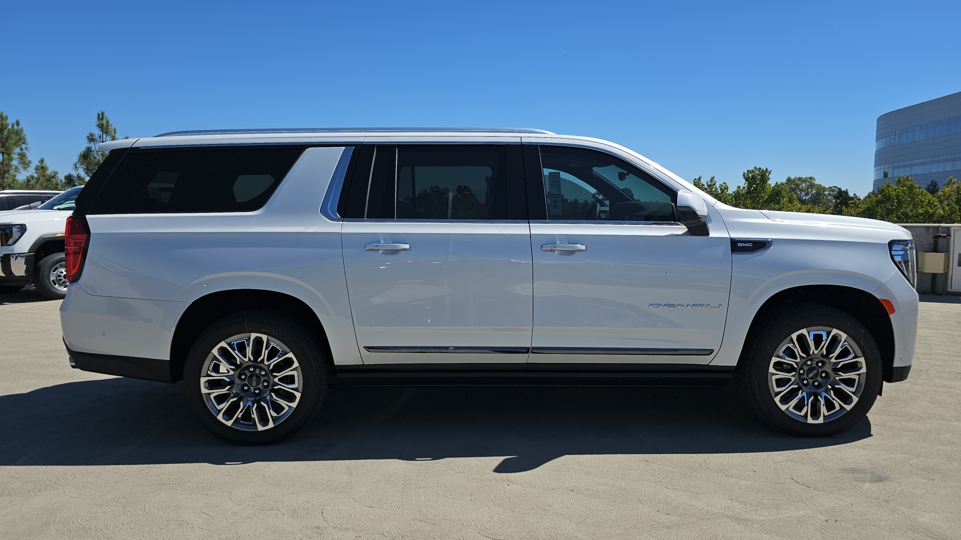 2024 GMC Yukon XL 4WD Denali Ultimate 7