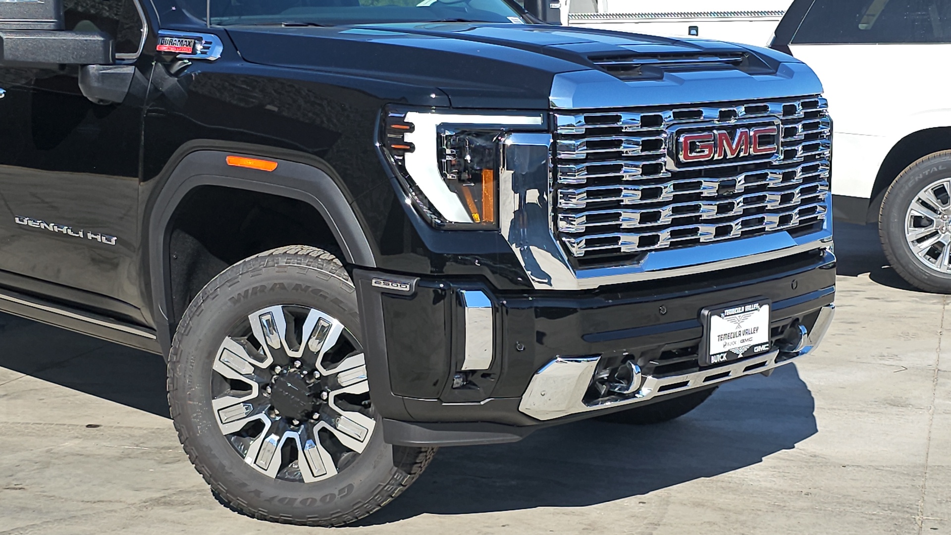 2025 GMC Sierra 2500HD 4WD Crew Cab Standard Bed Denali 3