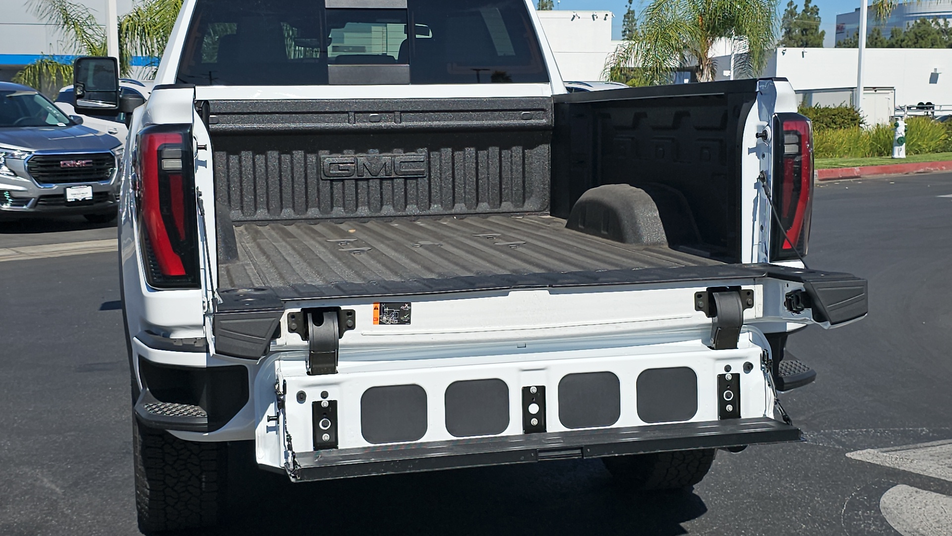 2025 GMC Sierra 2500HD 4WD Crew Cab Standard Bed AT4 8