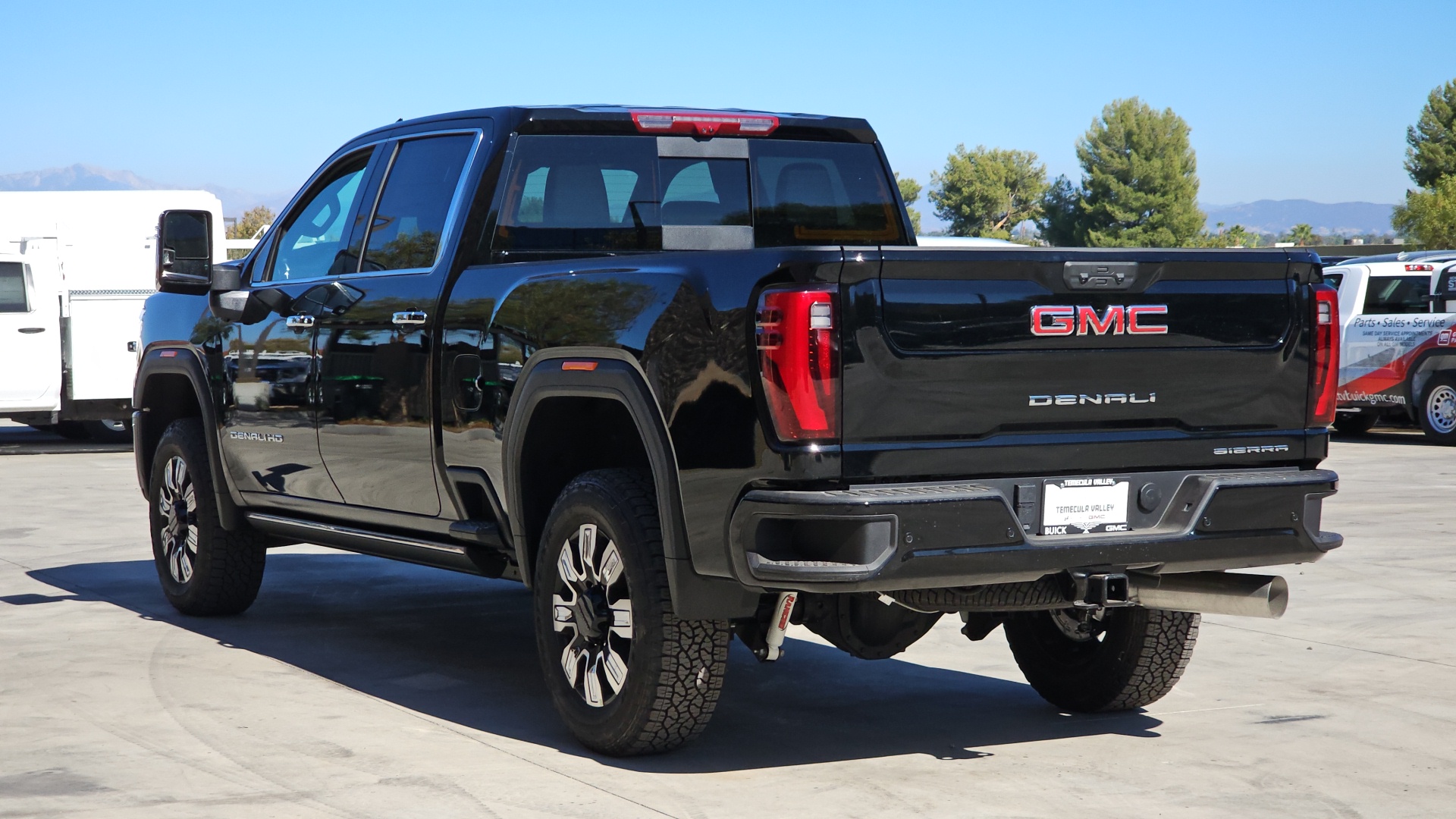 2025 GMC Sierra 2500HD 4WD Crew Cab Standard Bed Denali 10