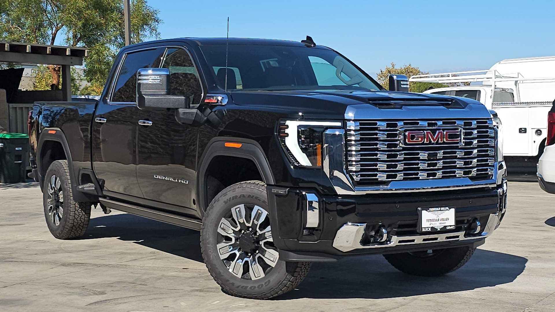 2025 GMC Sierra 2500HD 4WD Crew Cab Standard Bed Denali 2