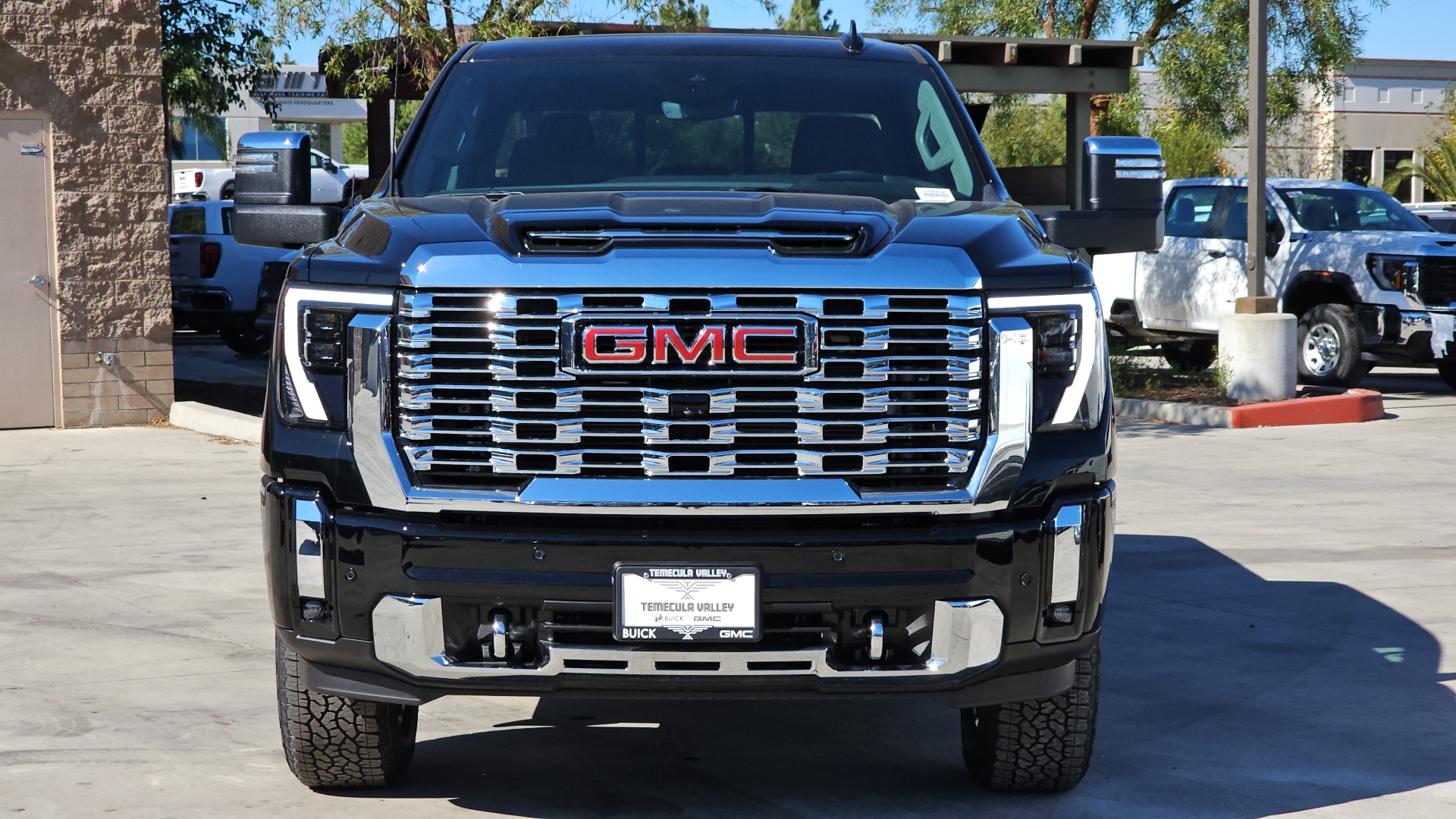 2025 GMC Sierra 2500HD 4WD Crew Cab Standard Bed Denali 5