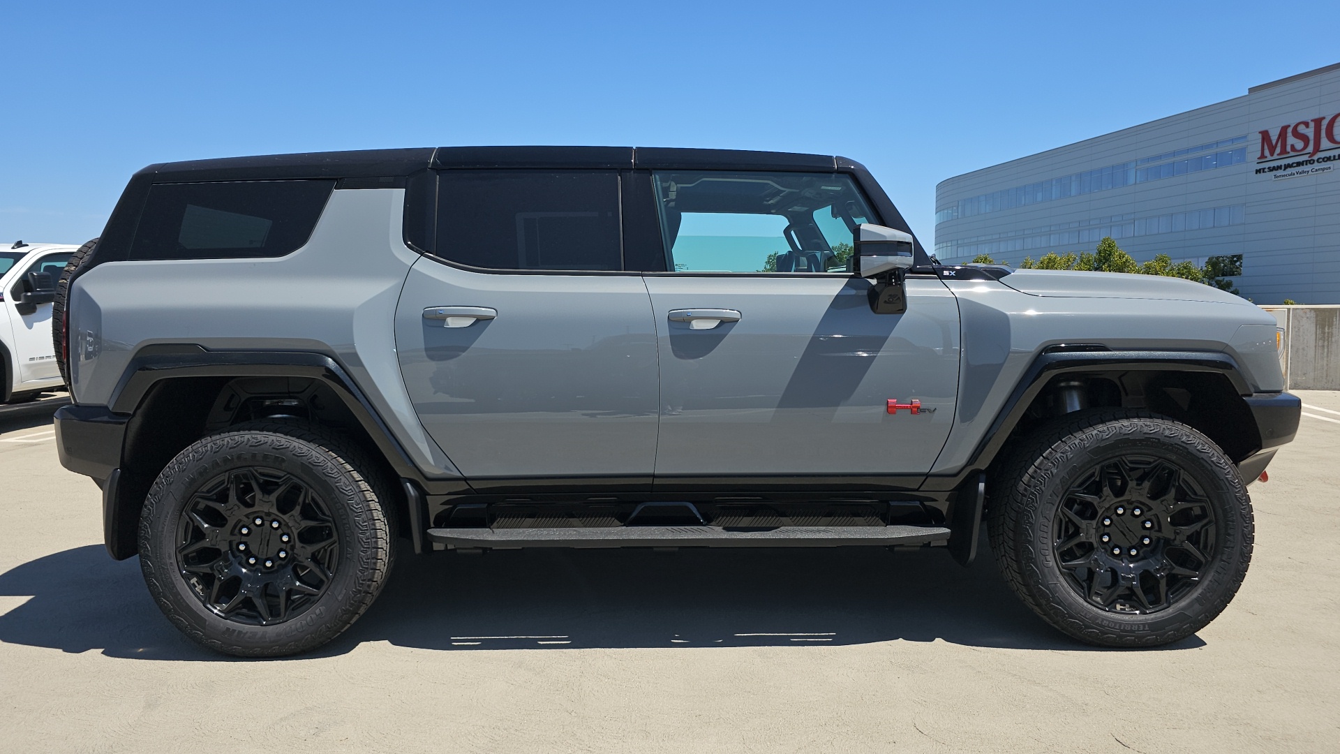 2025 GMC HUMMER EV SUV 2X 7