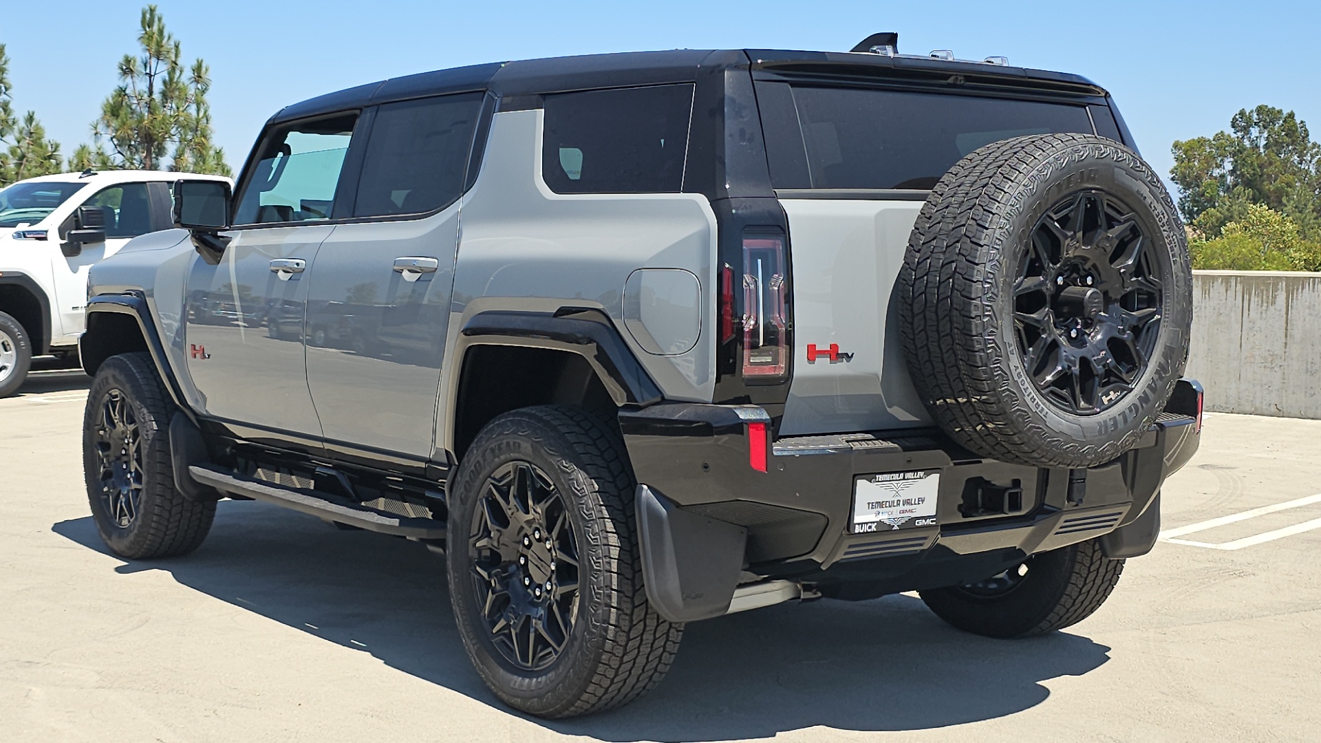 2025 GMC HUMMER EV SUV 2X 10