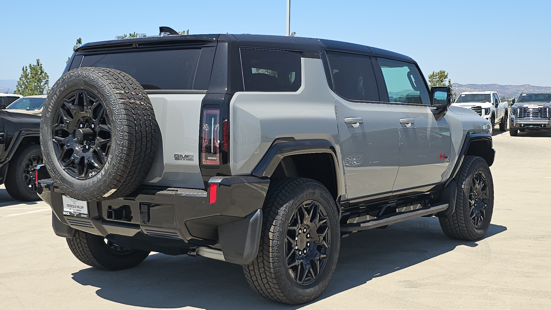 2025 GMC HUMMER EV SUV 2X 12