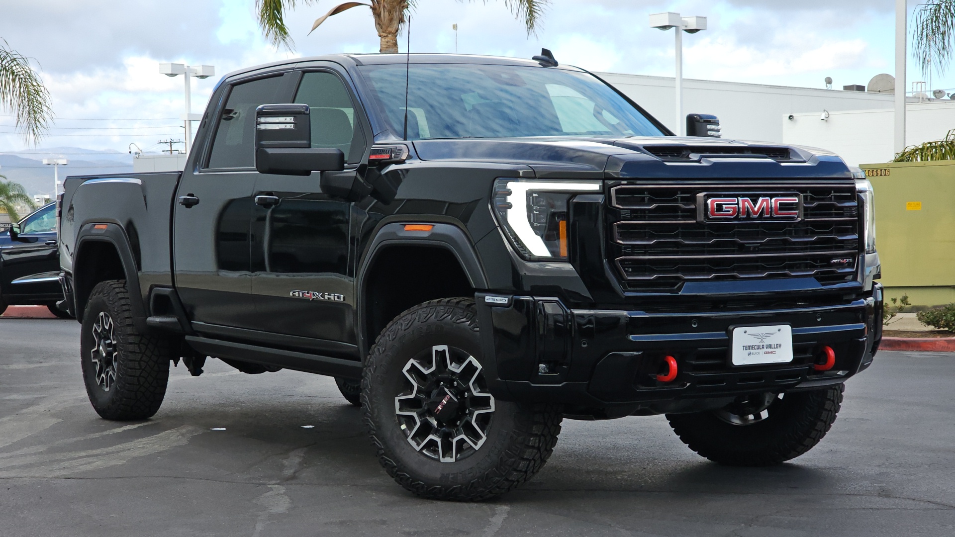 2025 GMC Sierra 2500HD 4WD Crew Cab Standard Bed AT4X 2