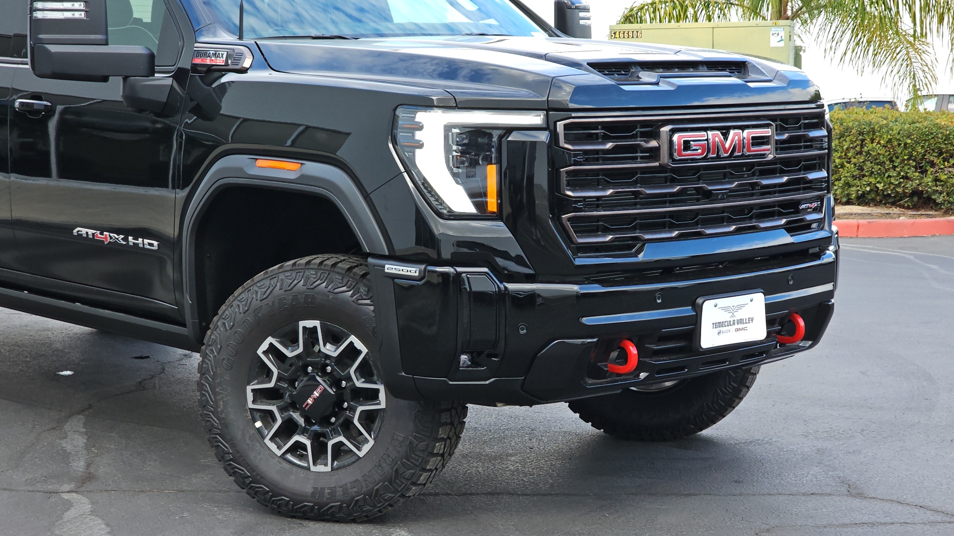 2025 GMC Sierra 2500HD 4WD Crew Cab Standard Bed AT4X 3