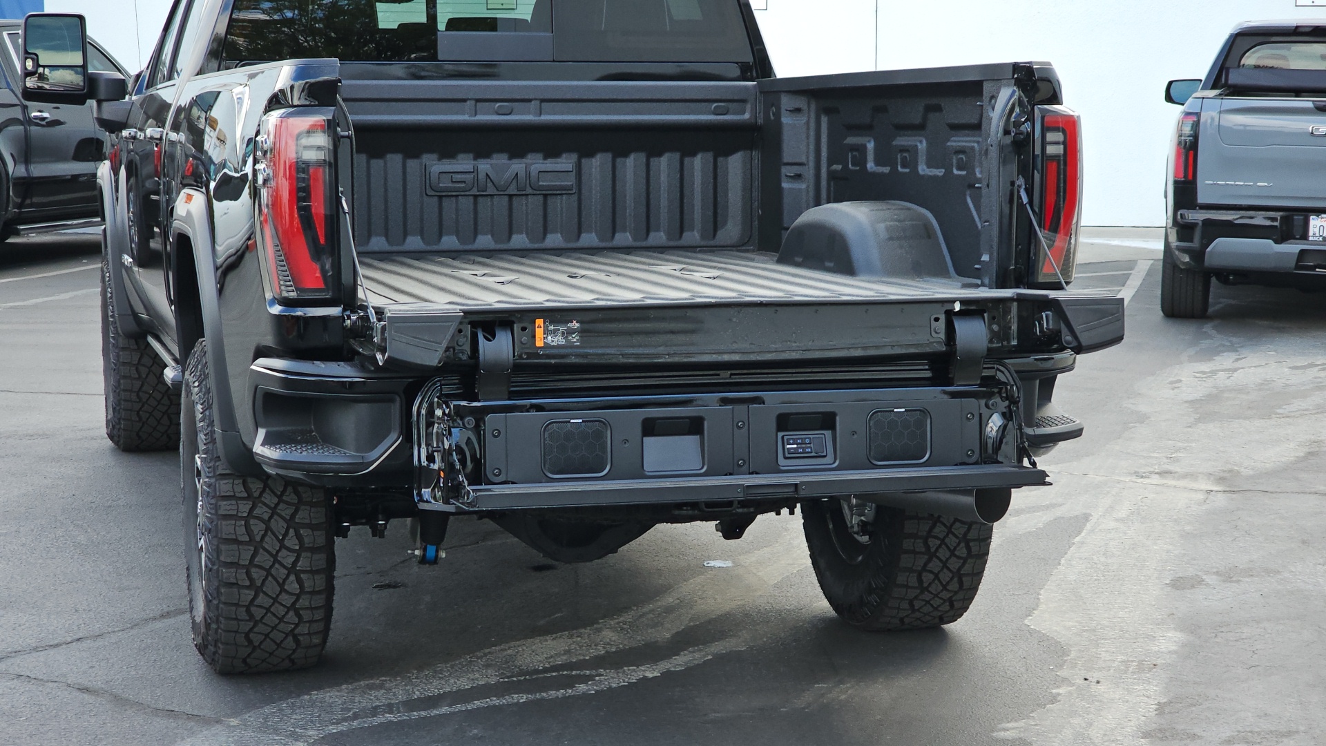 2025 GMC Sierra 2500HD 4WD Crew Cab Standard Bed AT4X 9