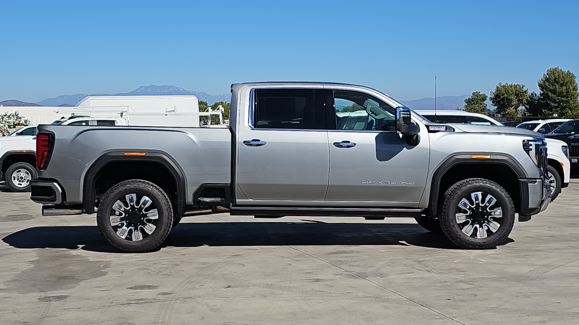 2025 GMC Sierra 2500HD 4WD Crew Cab Standard Bed Denali 7