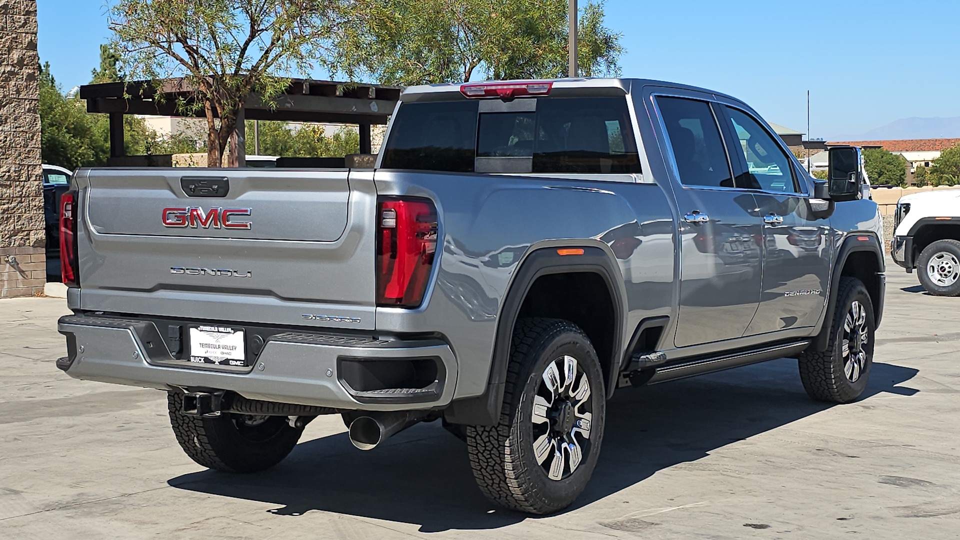 2025 GMC Sierra 2500HD 4WD Crew Cab Standard Bed Denali 12