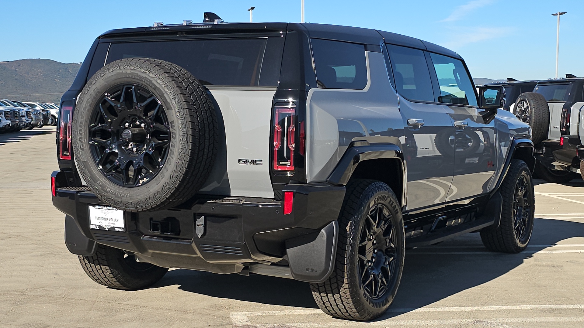 2025 GMC HUMMER EV SUV 2X 12