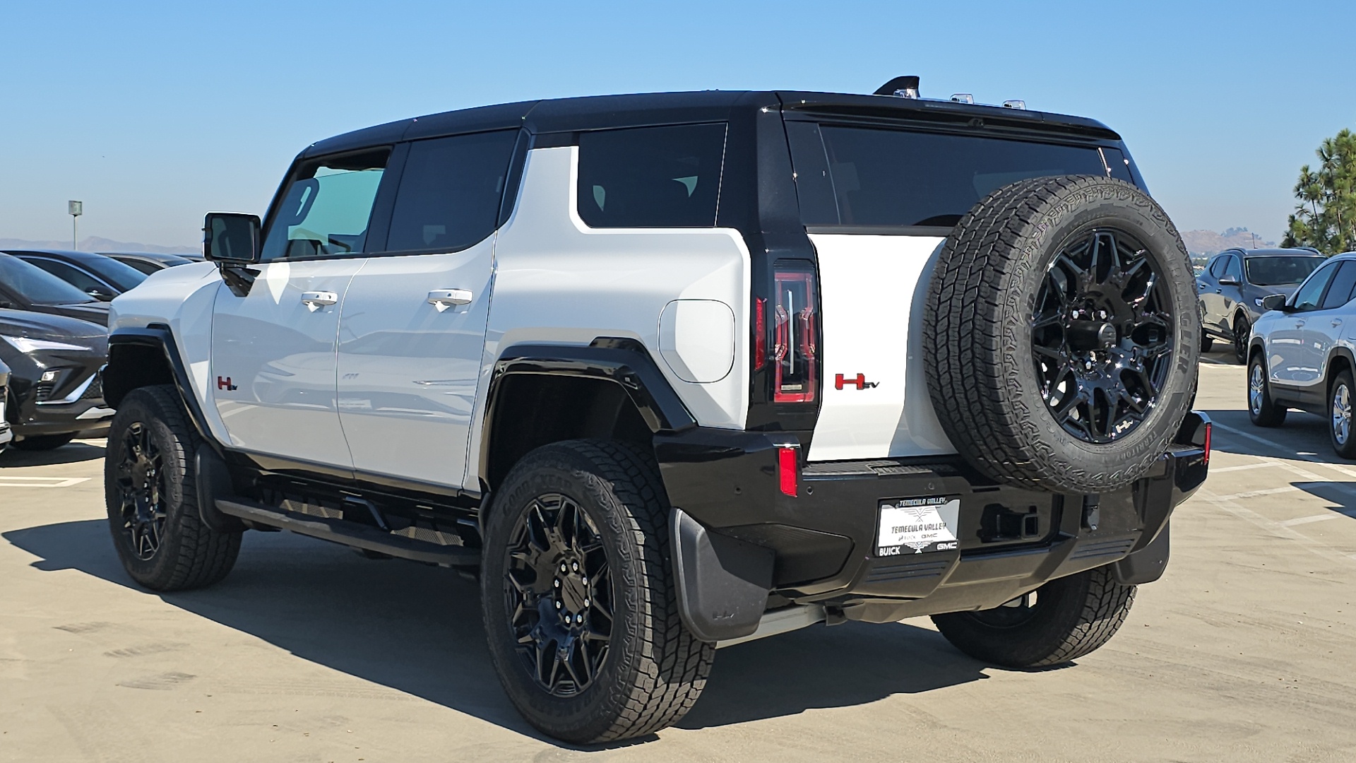 2025 GMC HUMMER EV SUV 2X 10