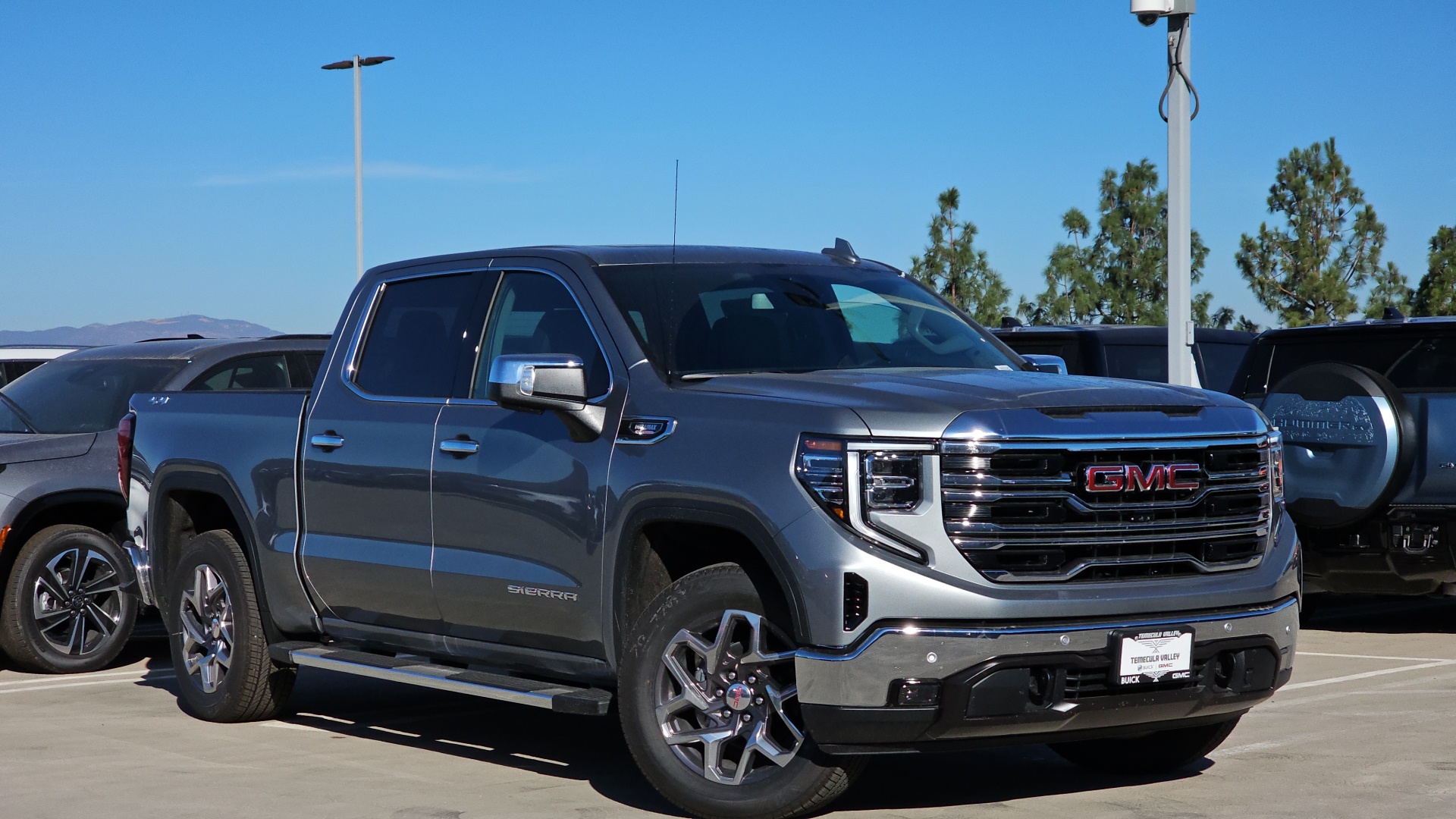 2025 GMC Sierra 1500 SLT 2