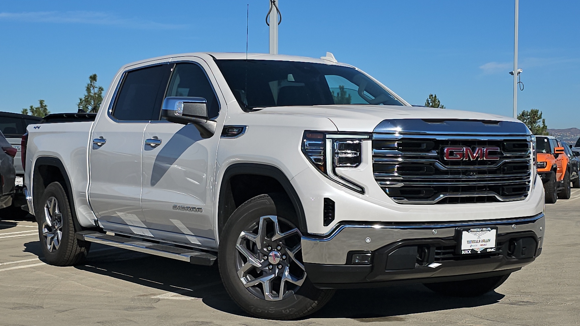 2025 GMC Sierra 1500 SLT 2