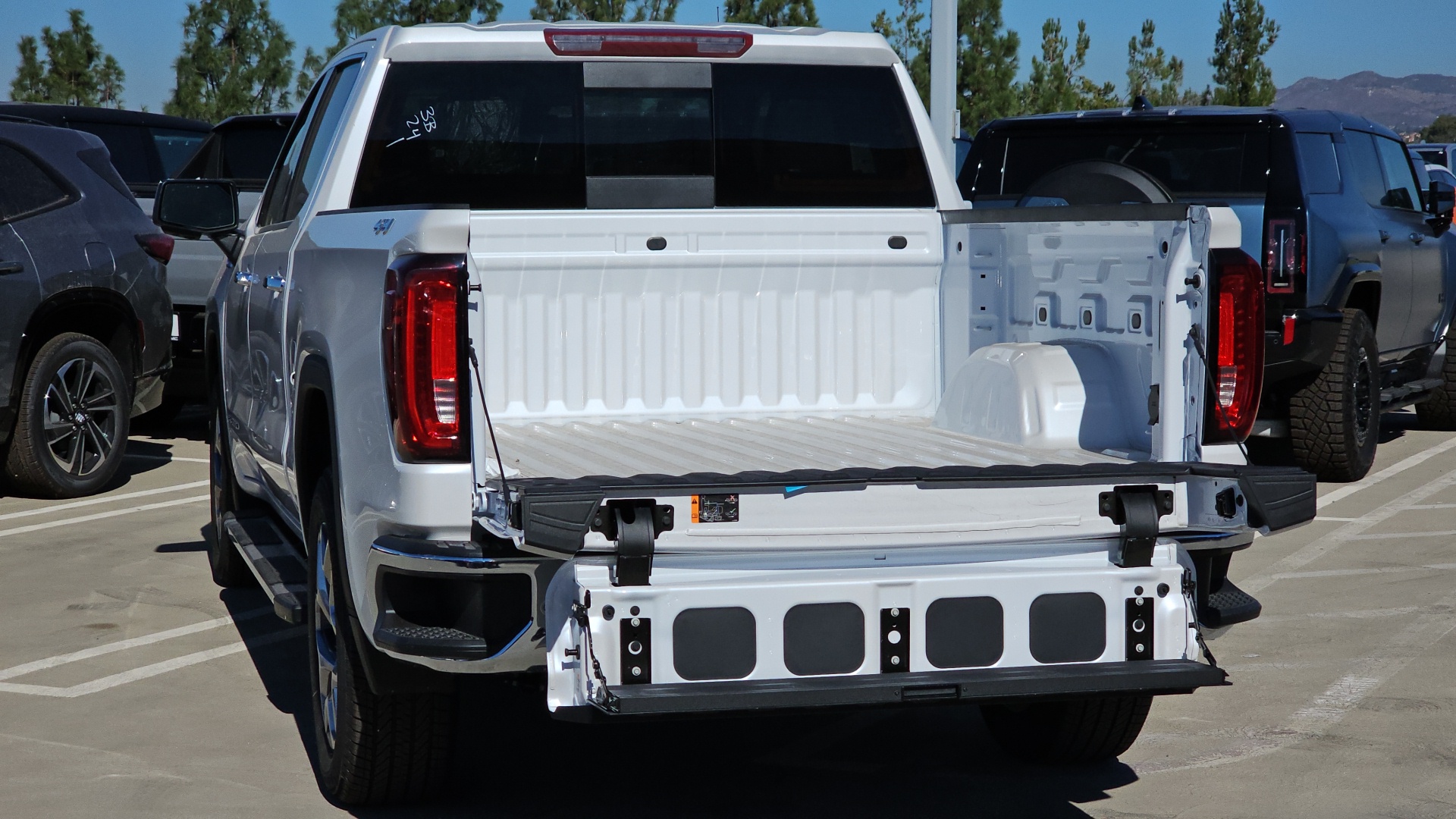 2025 GMC Sierra 1500 SLT 9