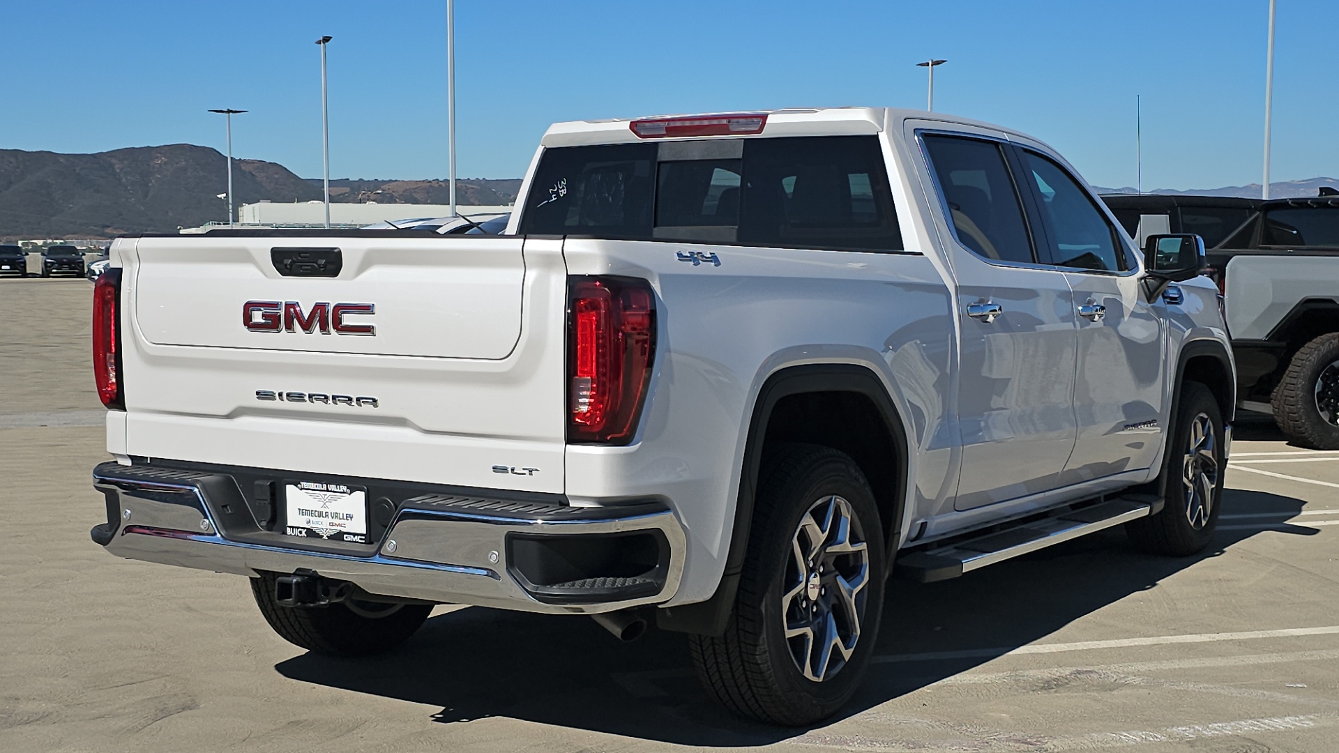 2025 GMC Sierra 1500 SLT 12