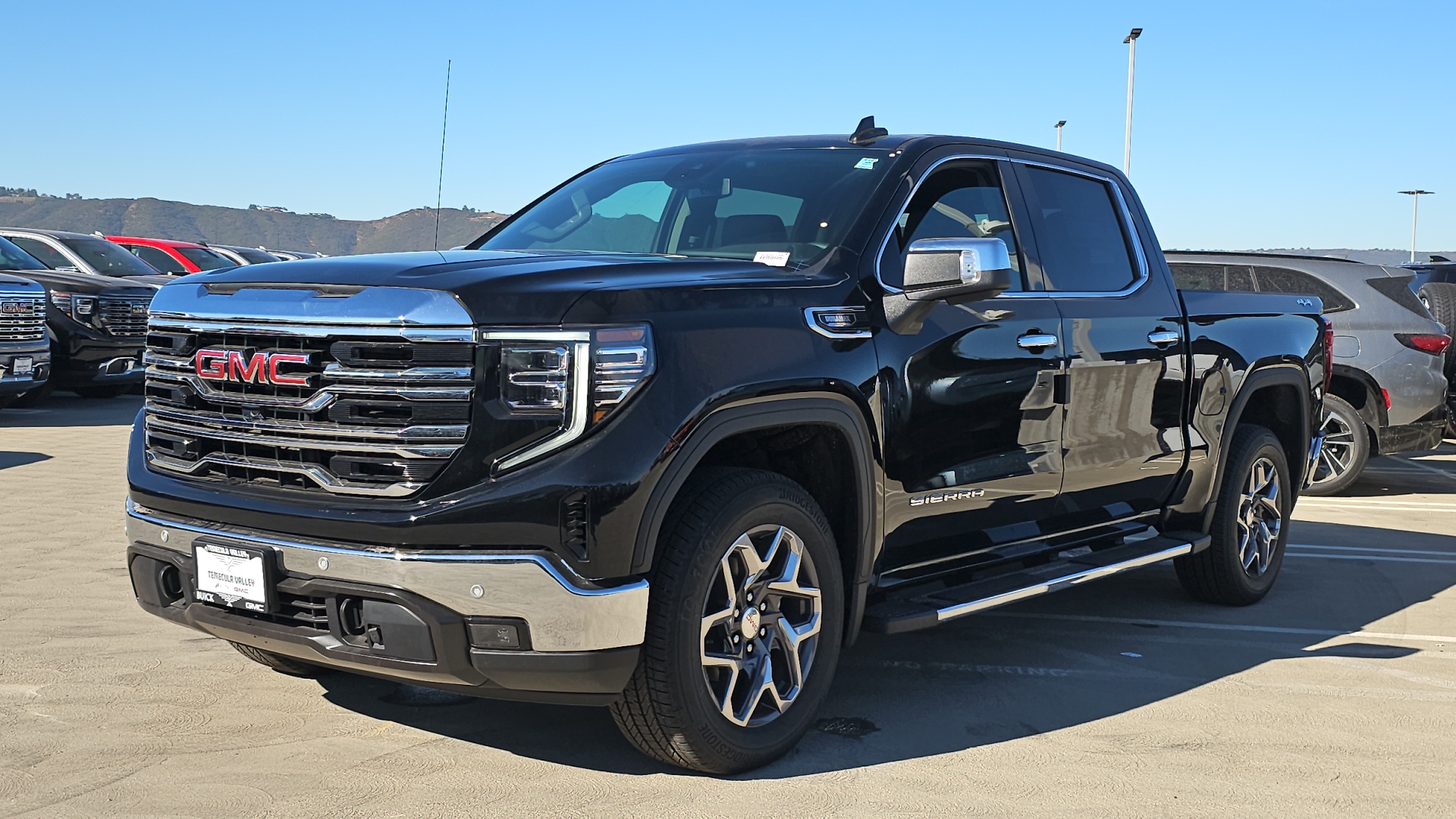 2025 GMC Sierra 1500 SLT 4