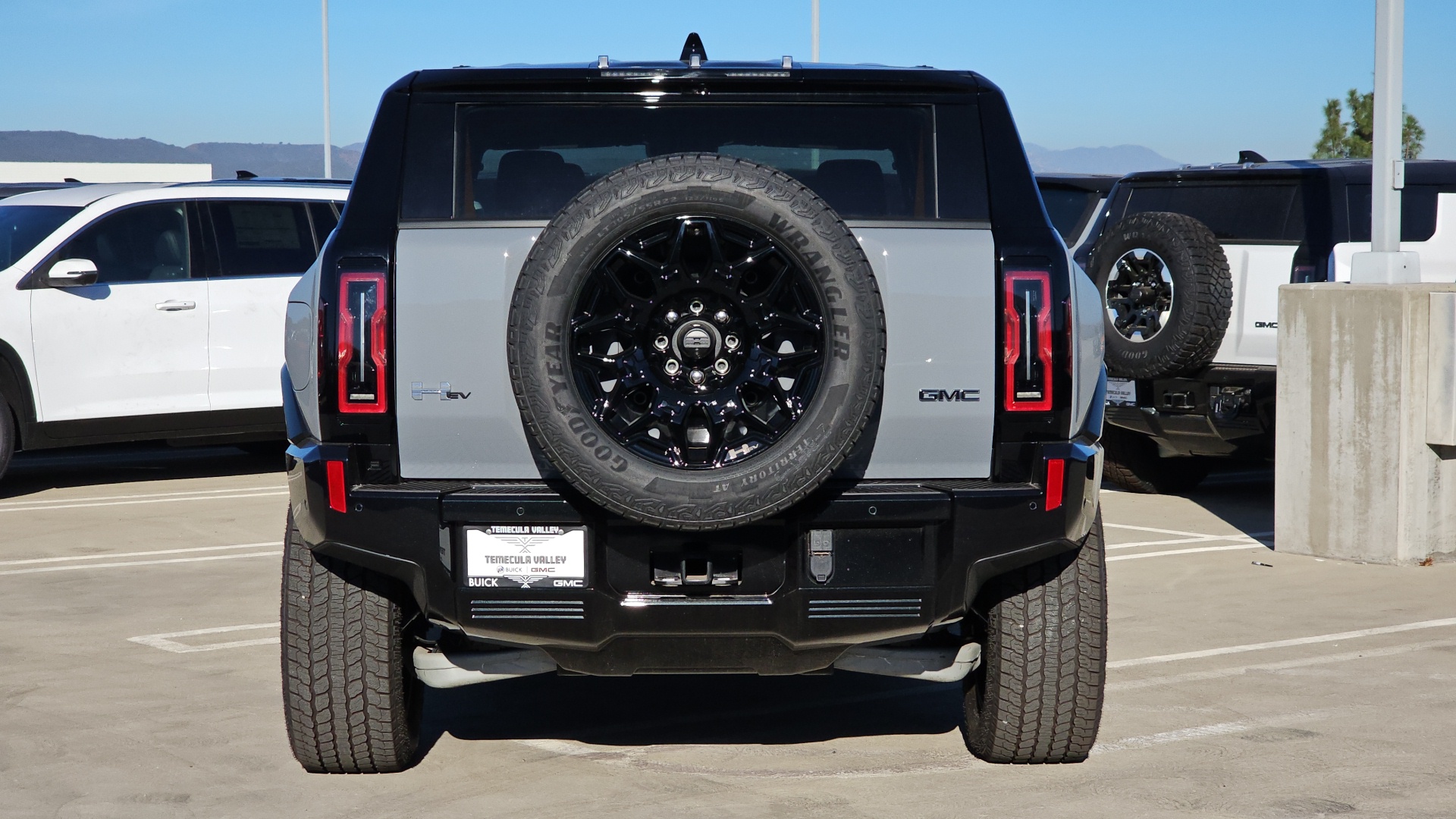 2025 GMC HUMMER EV SUV 2X 11