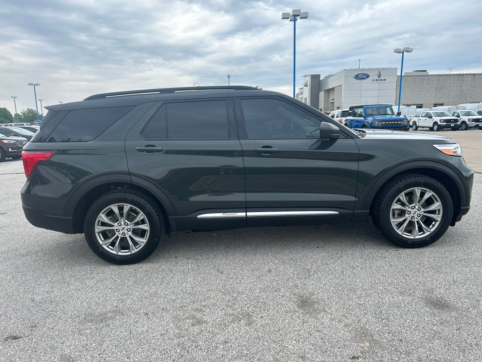 2022 Ford Explorer XLT 2