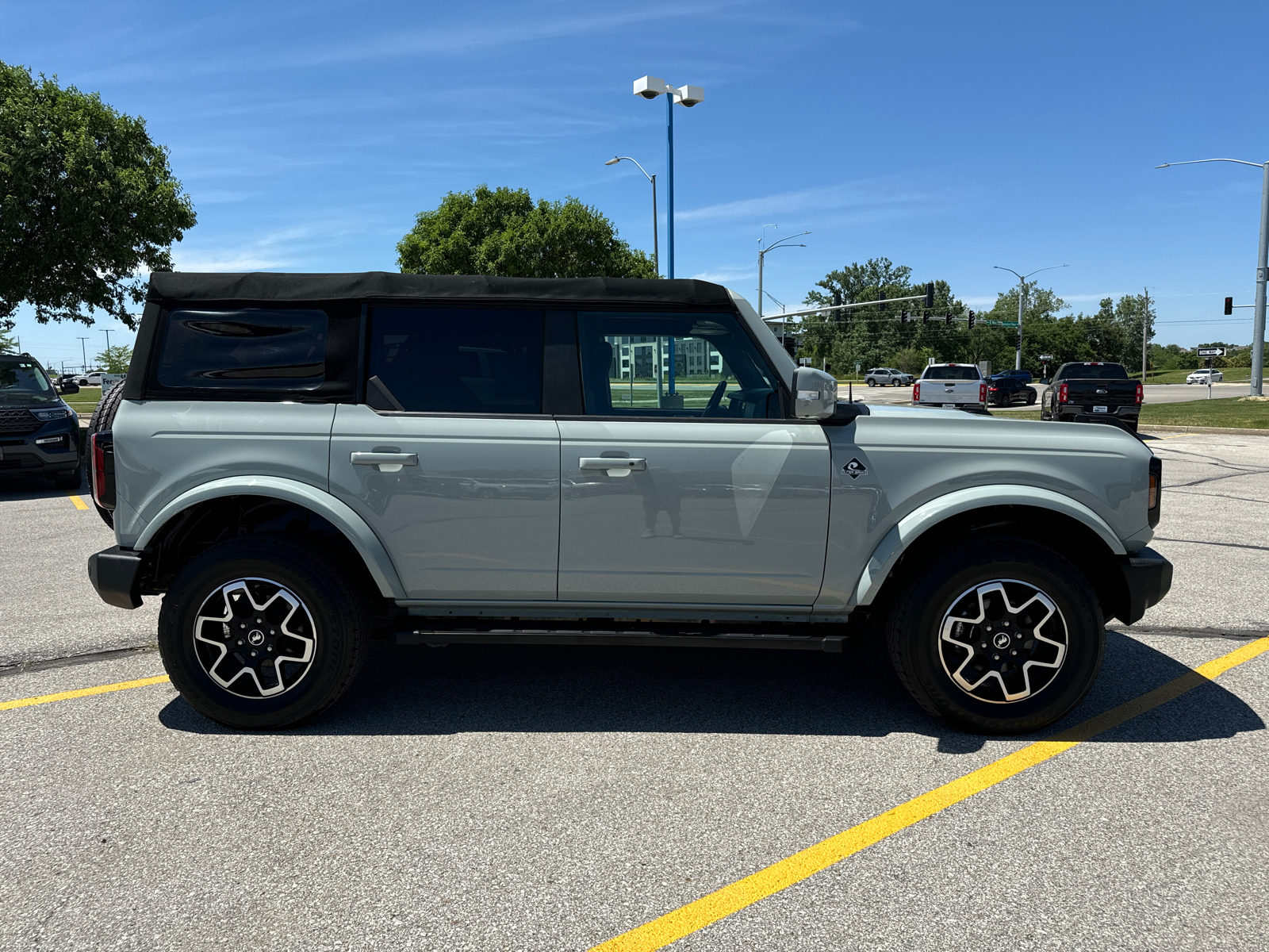 2021 Ford Bronco Outer Banks 2