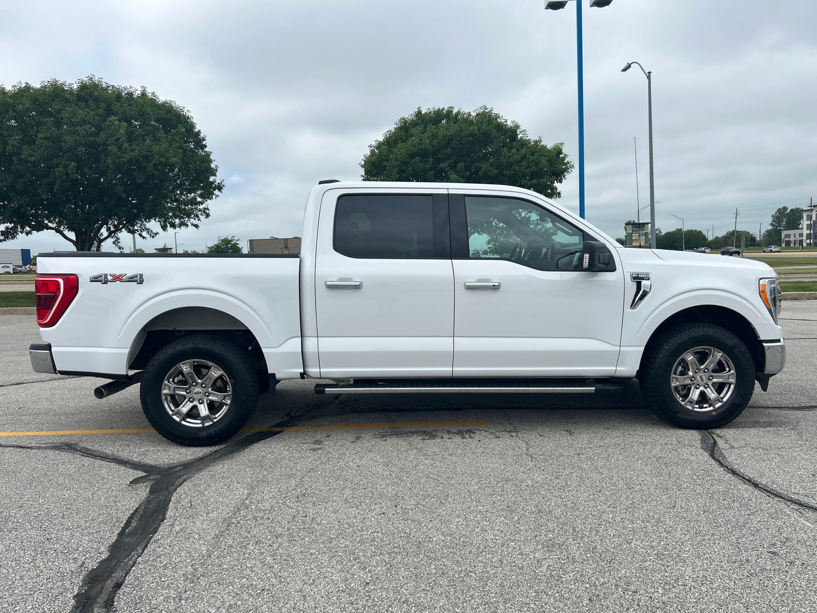 2021 Ford F-150 XLT 2