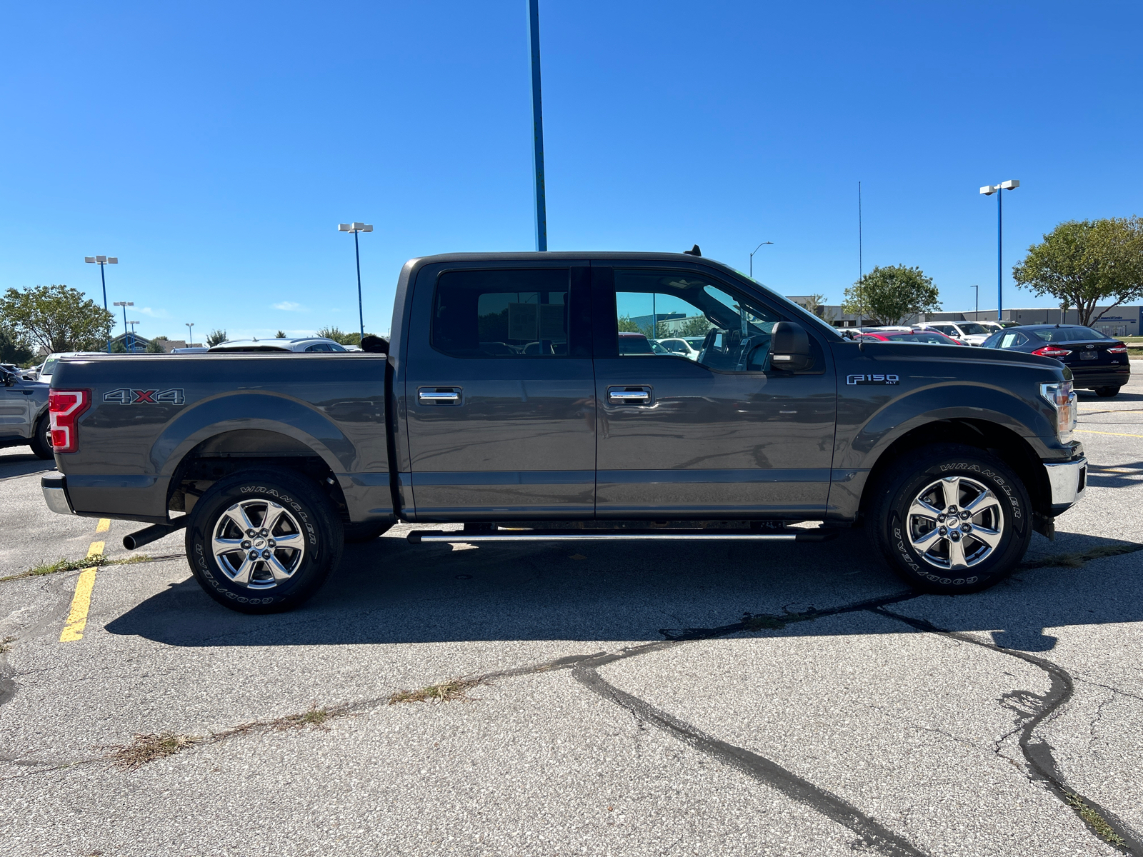 2019 Ford F-150 XLT 2