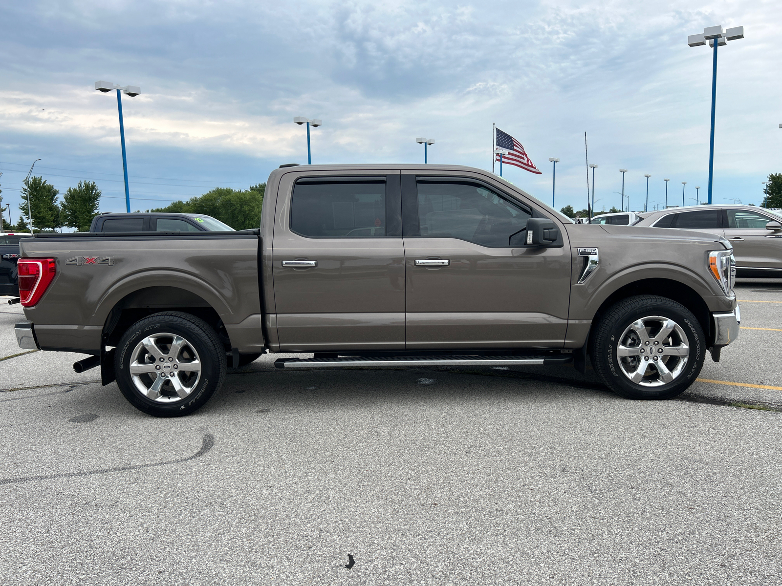 2021 Ford F-150 XLT 2