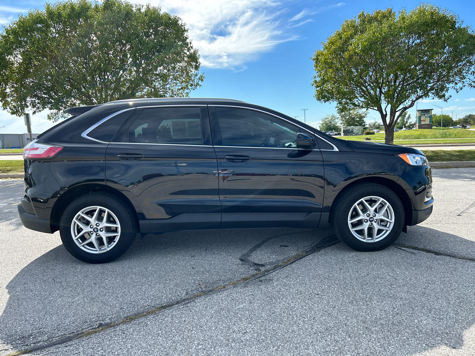 2021 Ford Edge  2