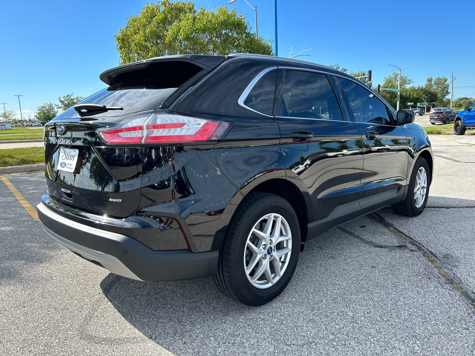 2021 Ford Edge  3