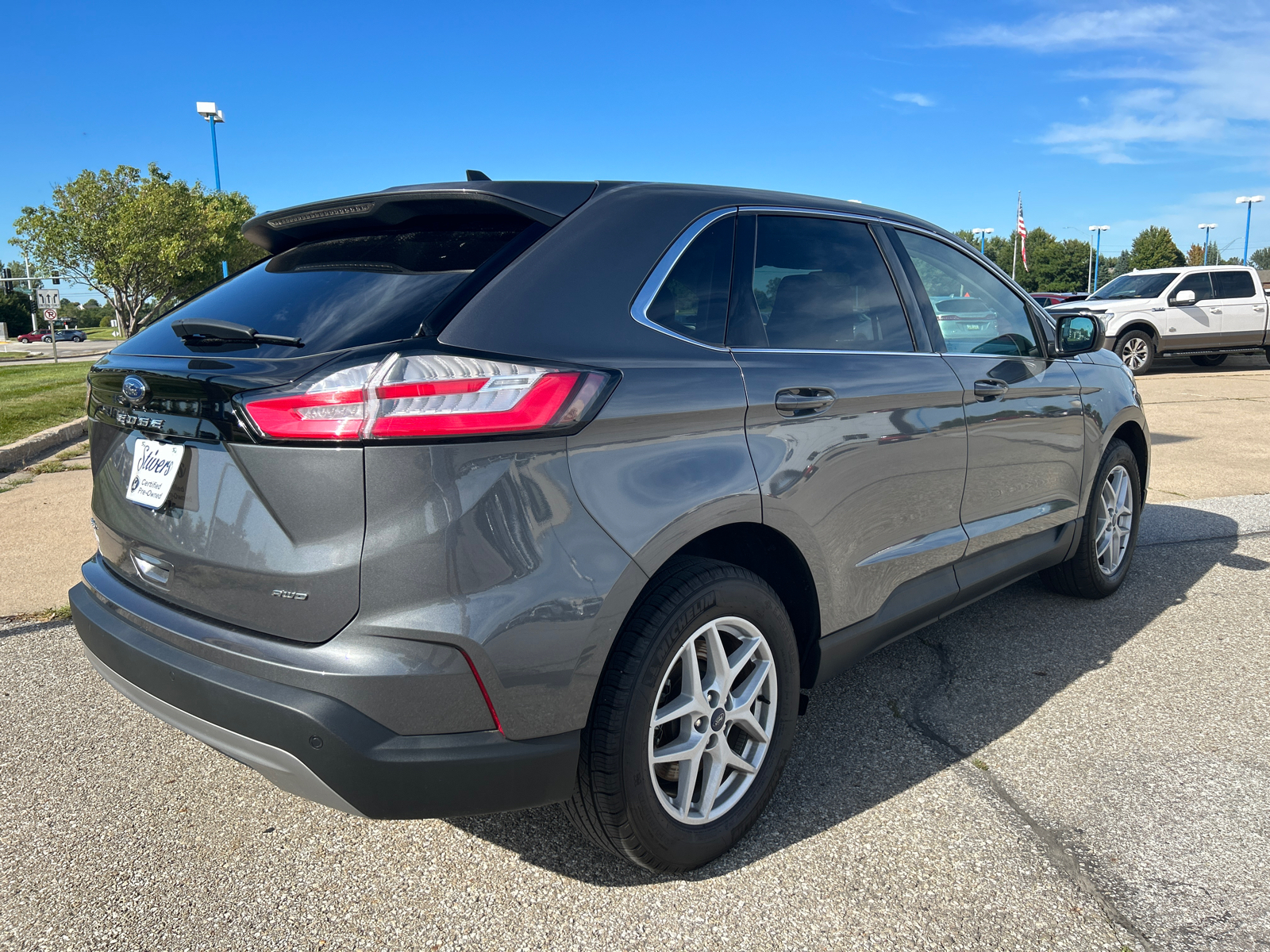 2021 Ford Edge  3