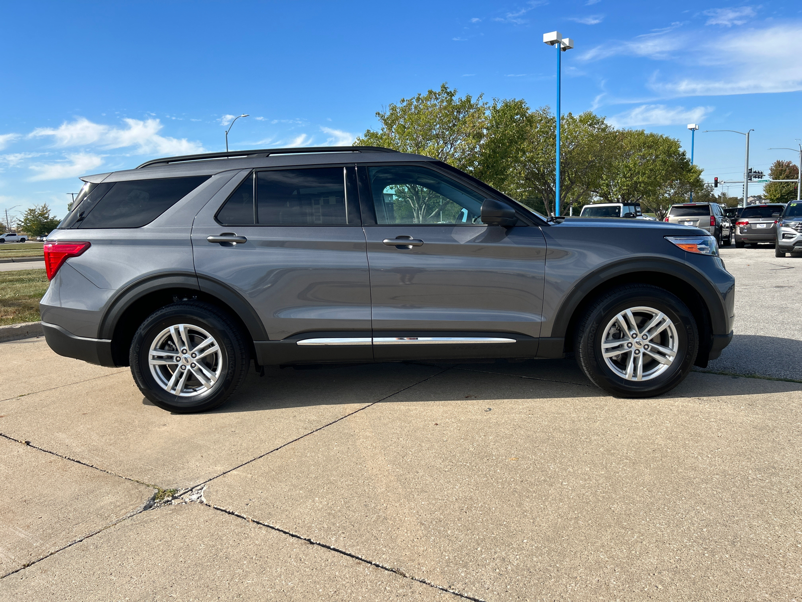 2021 Ford Explorer XLT 2