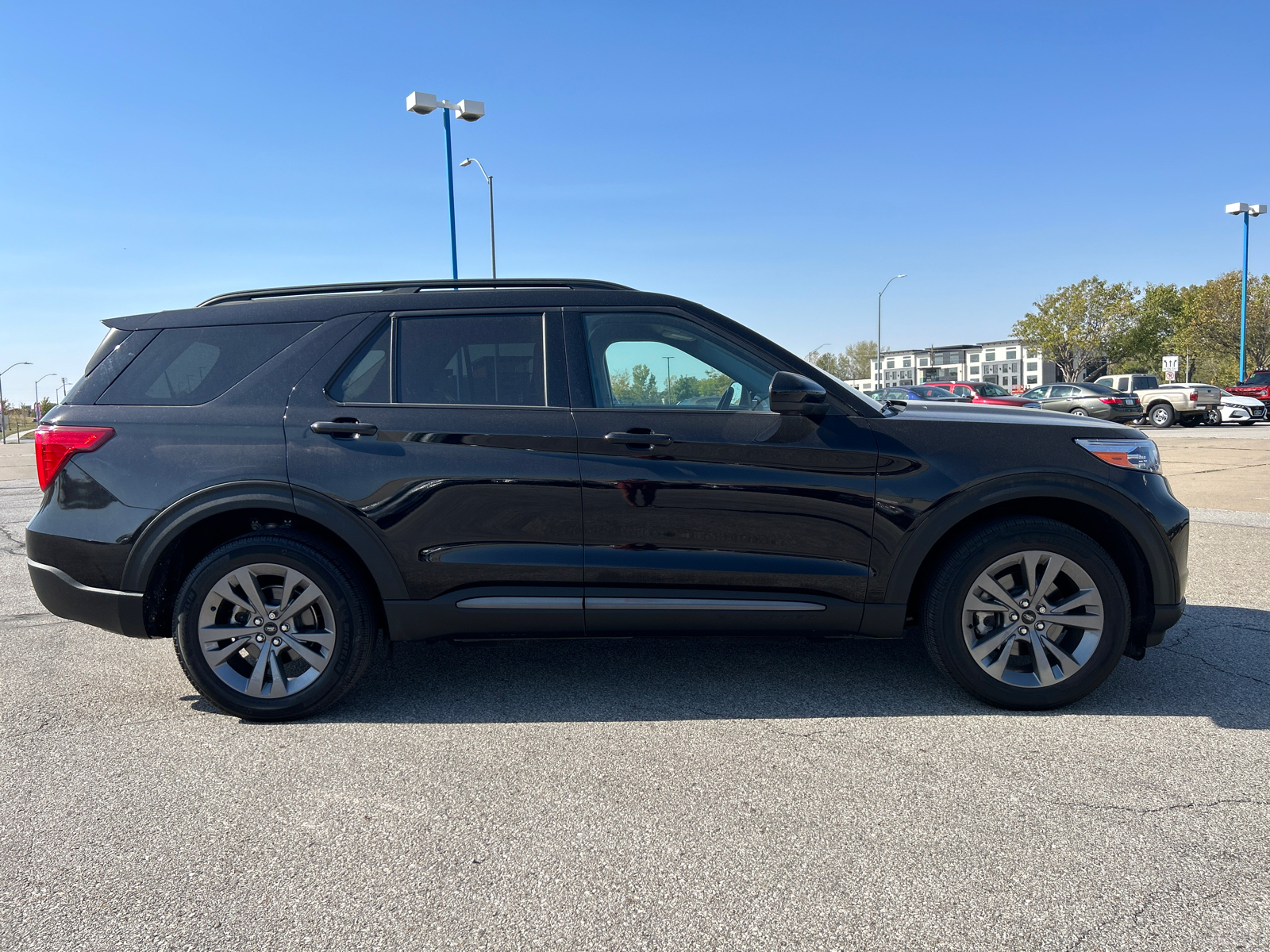 2022 Ford Explorer XLT 2