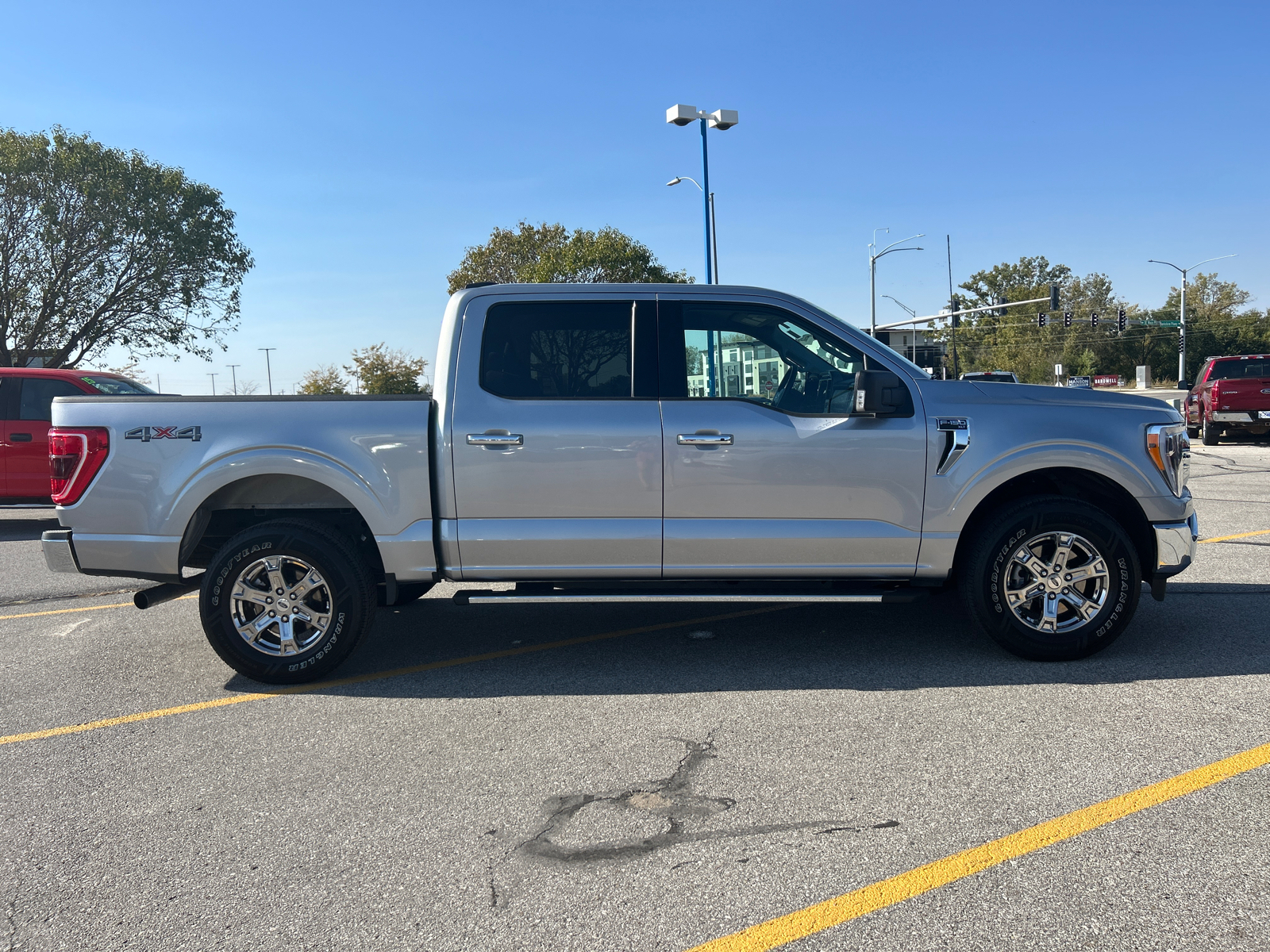 2021 Ford F-150 XLT 2